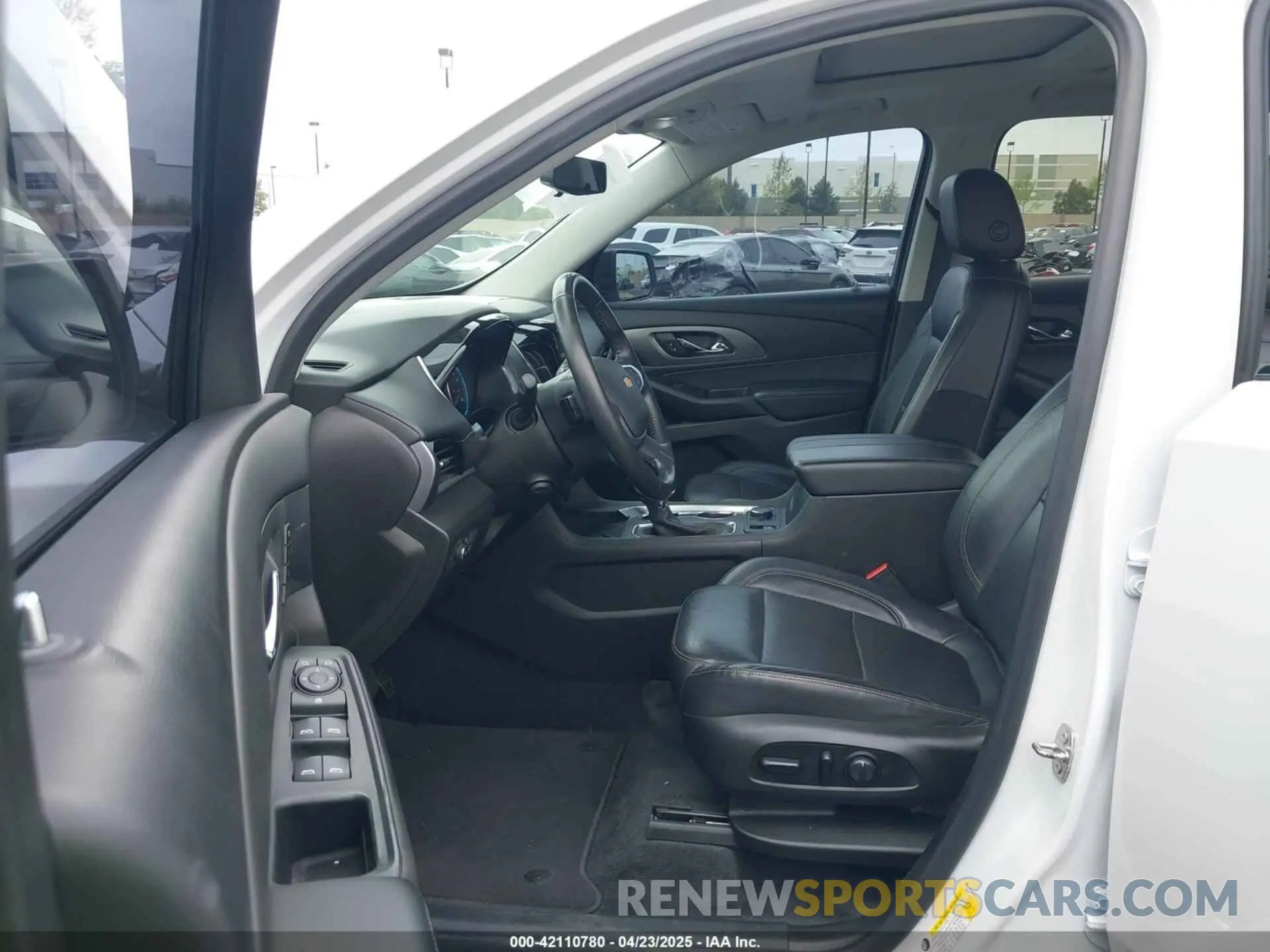 5 Photograph of a damaged car 1GNERKKWXMJ133834 CHEVROLET TRAVERSE 2021