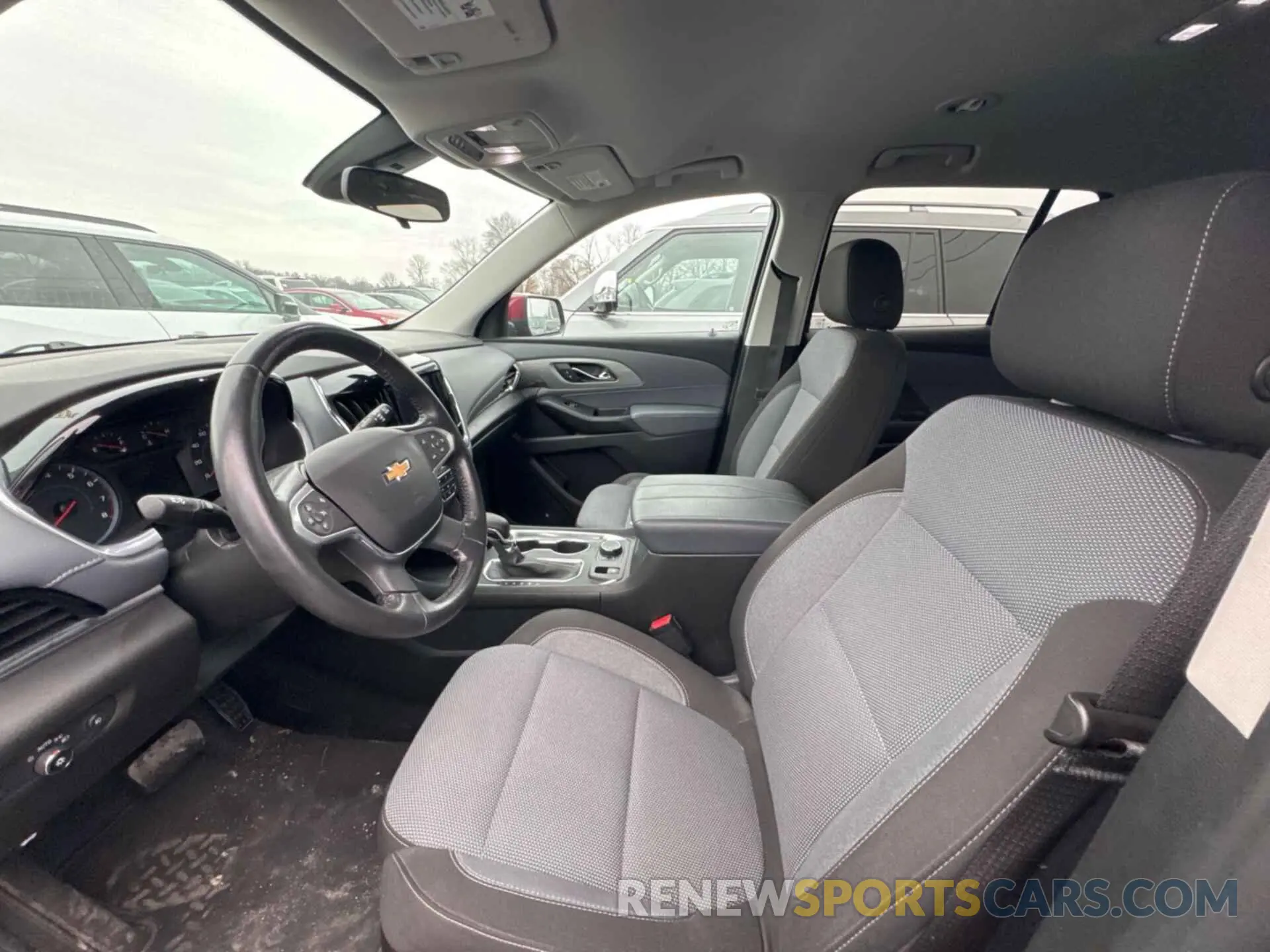 18 Photograph of a damaged car 1GNERMKW6MJ186848 CHEVROLET TRAVERSE 2021