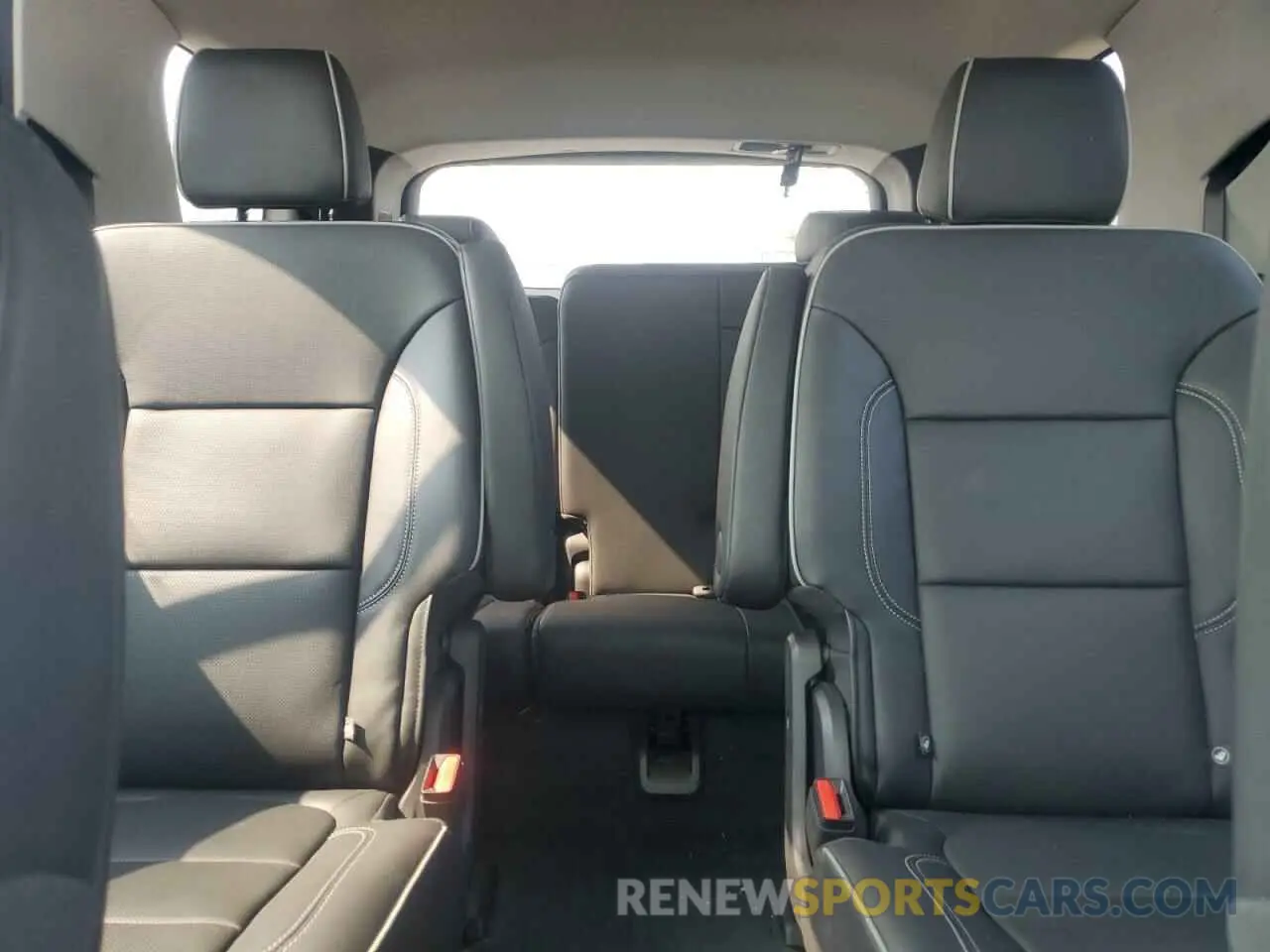 10 Photograph of a damaged car 1GNERNKW8MJ115950 CHEVROLET TRAVERSE 2021