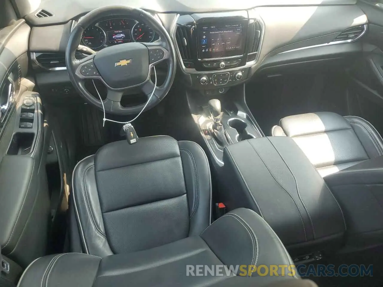 8 Photograph of a damaged car 1GNERNKW8MJ115950 CHEVROLET TRAVERSE 2021