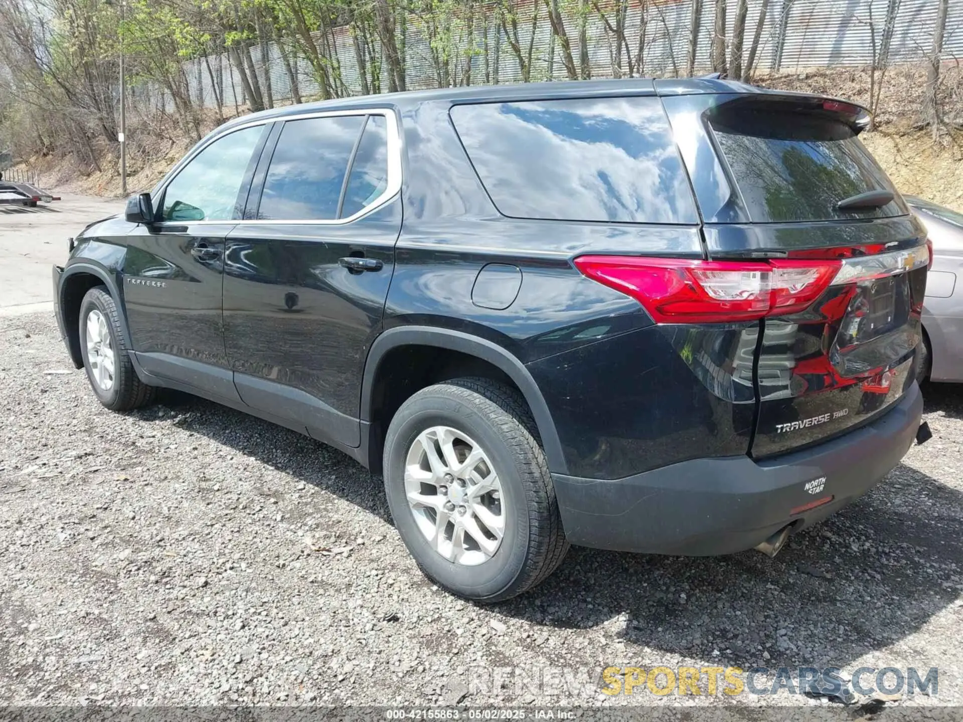 3 Photograph of a damaged car 1GNEVFKW2MJ115220 CHEVROLET TRAVERSE 2021