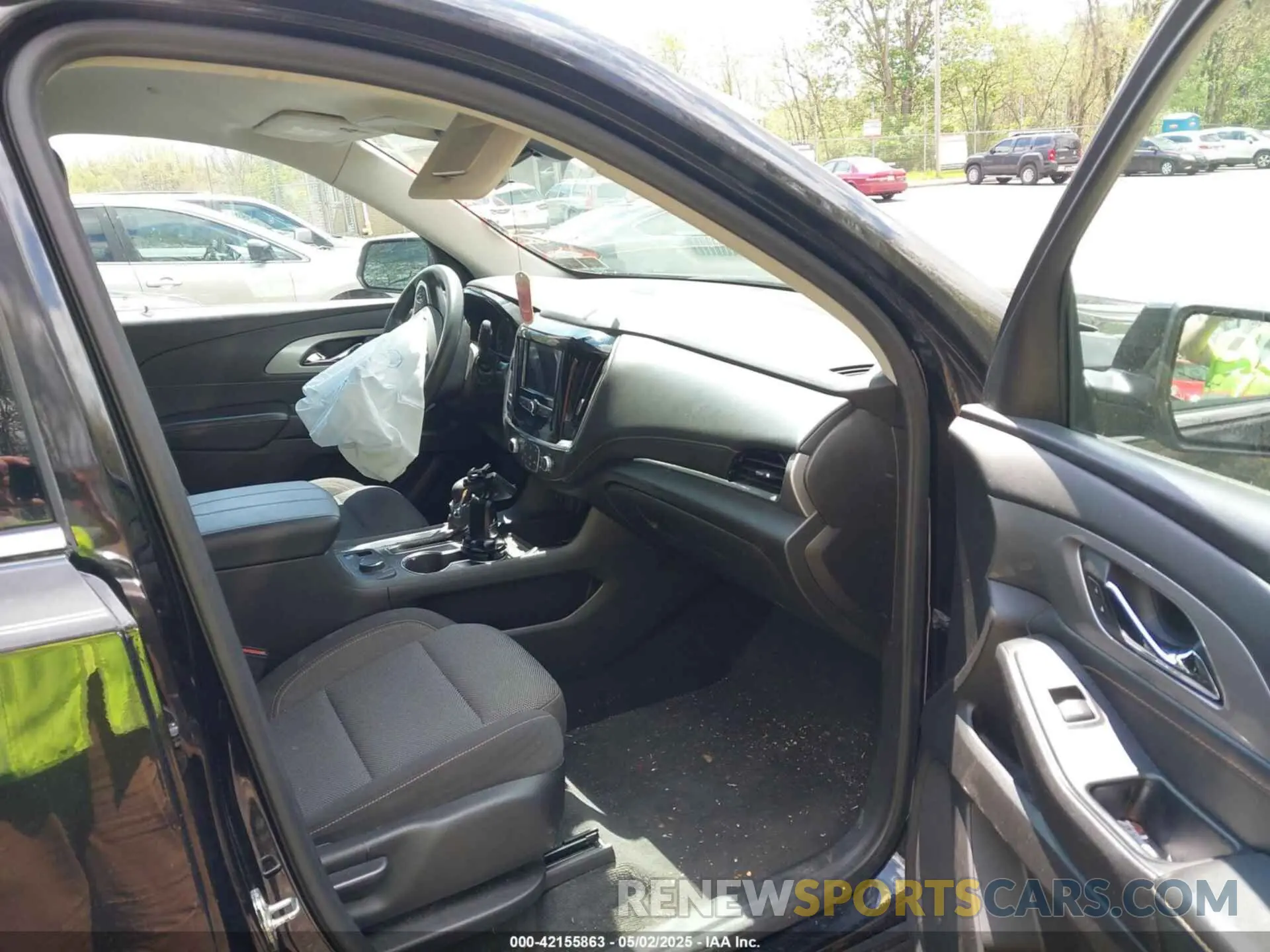 5 Photograph of a damaged car 1GNEVFKW2MJ115220 CHEVROLET TRAVERSE 2021