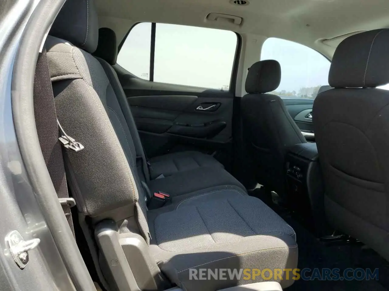 11 Photograph of a damaged car 1GNEVFKW4MJ140099 CHEVROLET TRAVERSE 2021