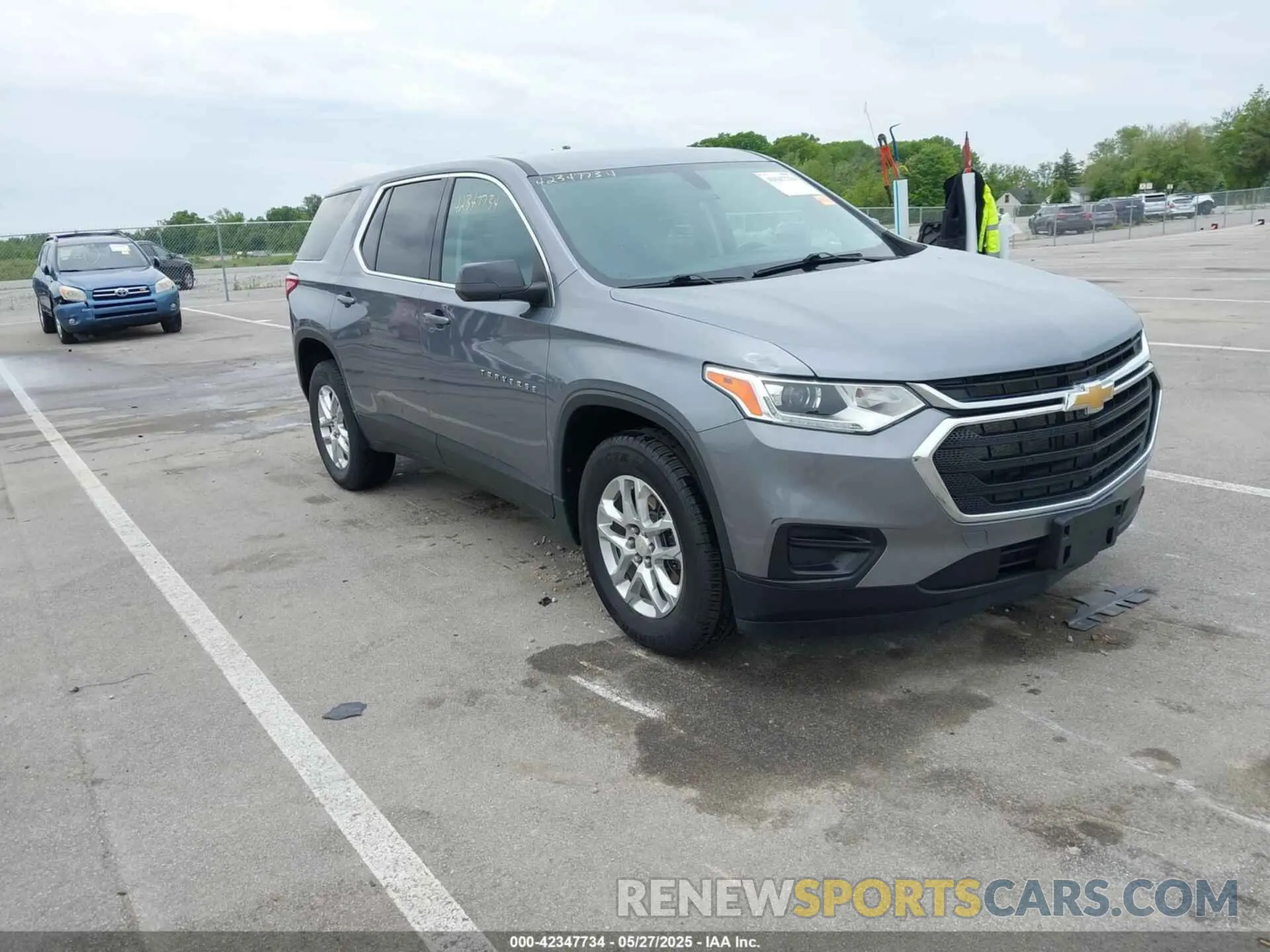 1 Photograph of a damaged car 1GNEVFKW5MJ138247 CHEVROLET TRAVERSE 2021