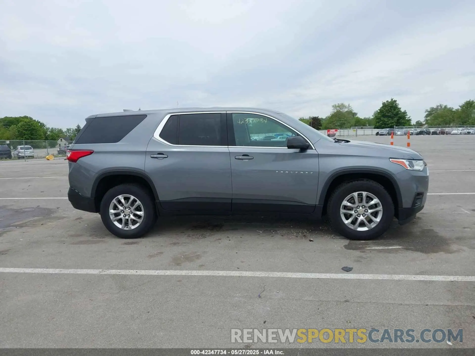 13 Photograph of a damaged car 1GNEVFKW5MJ138247 CHEVROLET TRAVERSE 2021