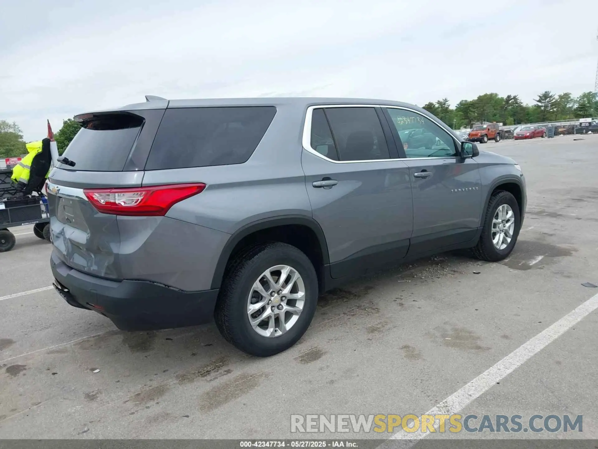4 Photograph of a damaged car 1GNEVFKW5MJ138247 CHEVROLET TRAVERSE 2021