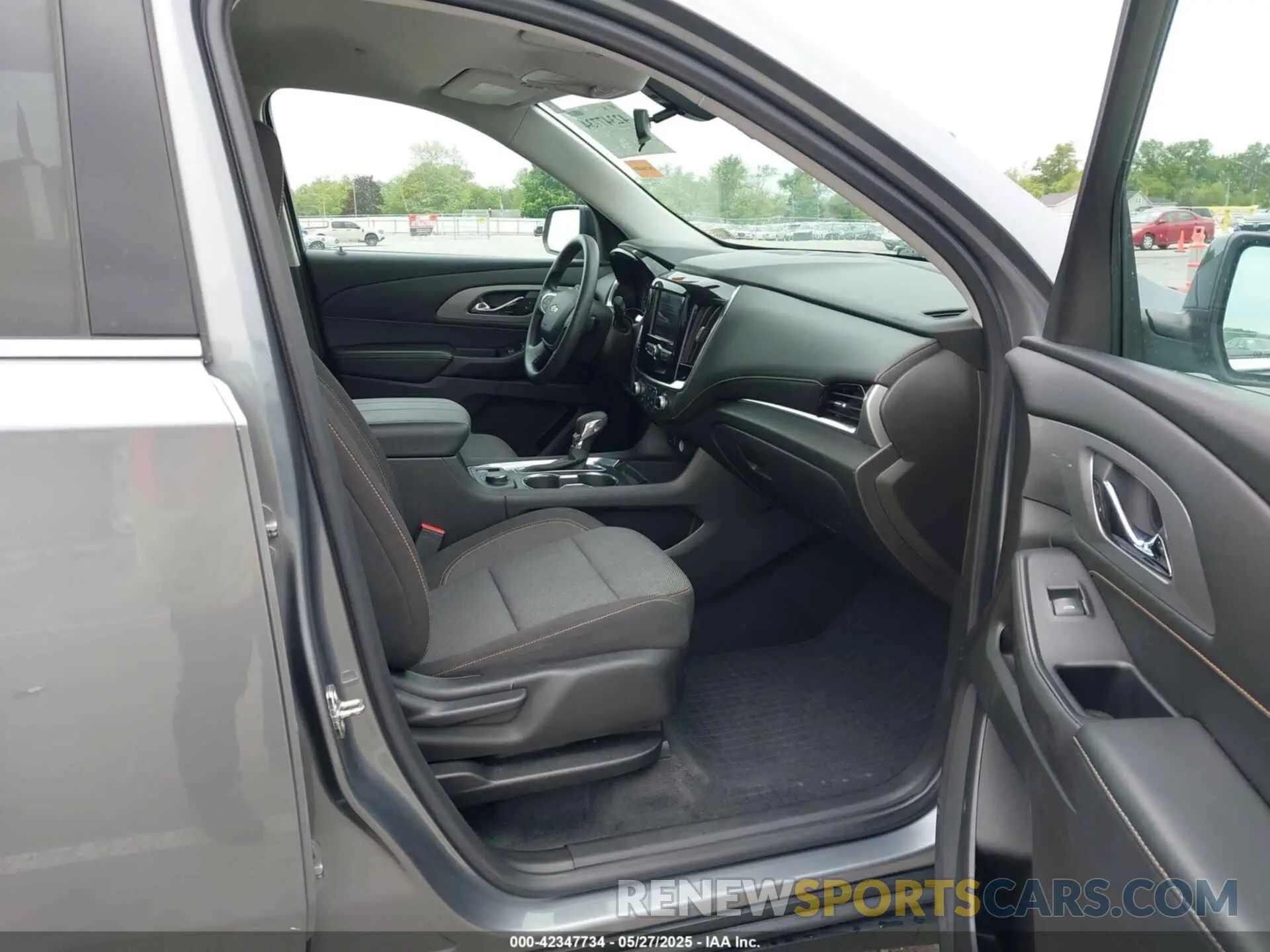 5 Photograph of a damaged car 1GNEVFKW5MJ138247 CHEVROLET TRAVERSE 2021