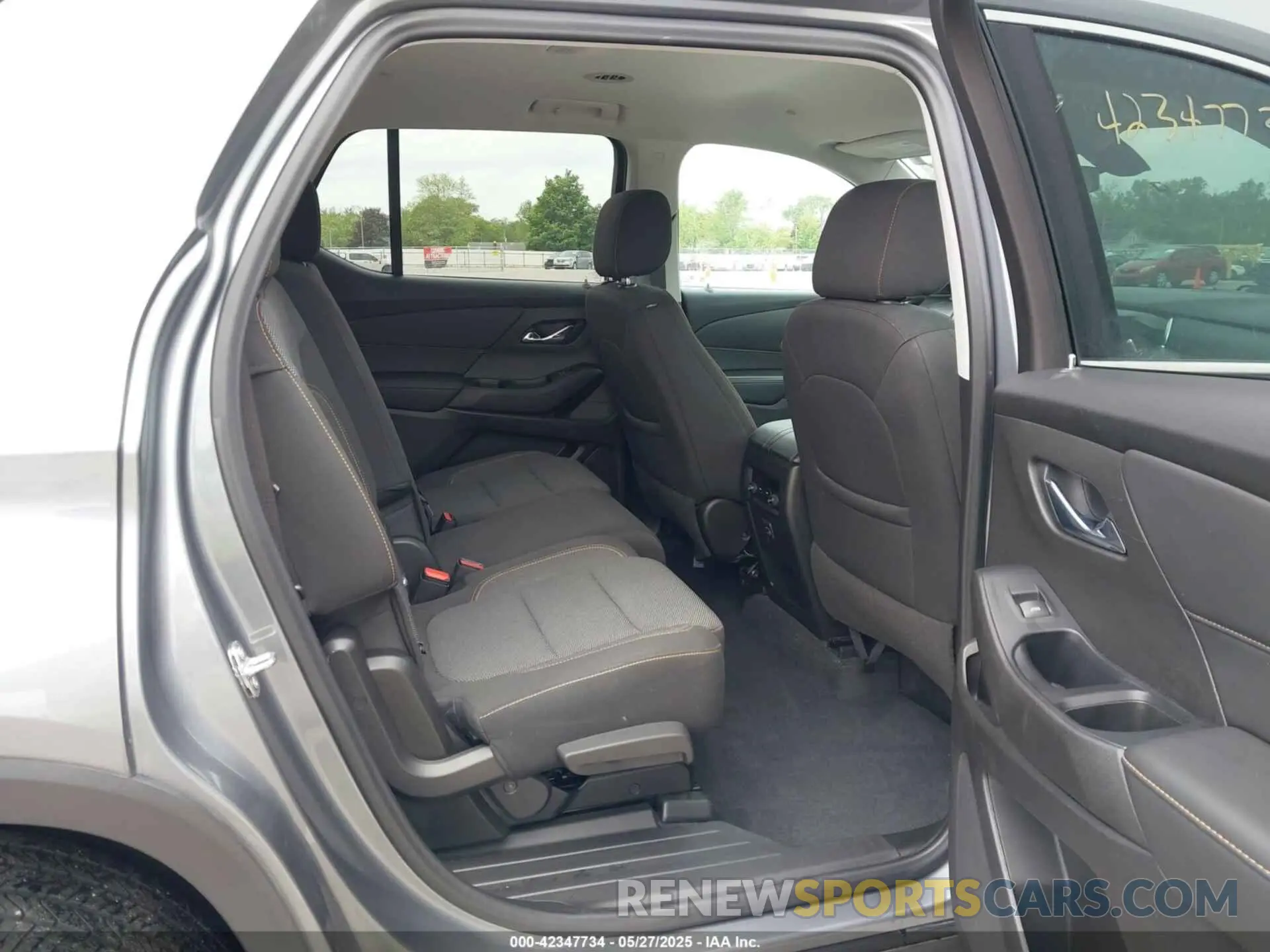 8 Photograph of a damaged car 1GNEVFKW5MJ138247 CHEVROLET TRAVERSE 2021