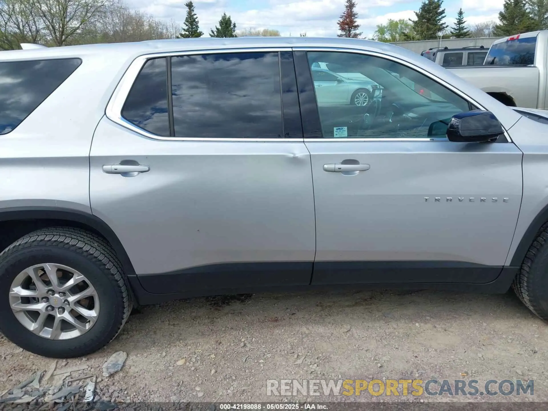 13 Photograph of a damaged car 1GNEVFKW7MJ108621 CHEVROLET TRAVERSE 2021