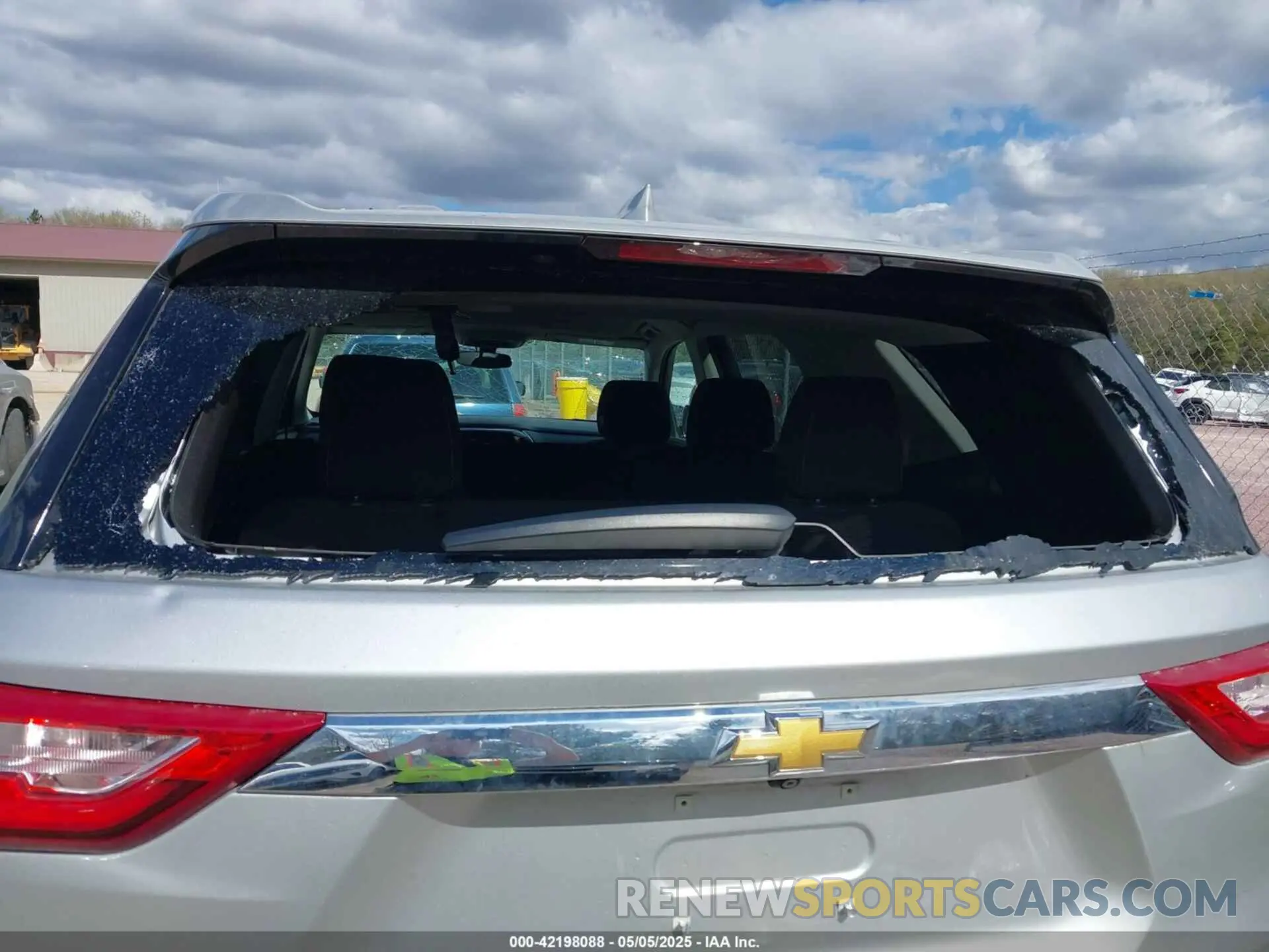 19 Photograph of a damaged car 1GNEVFKW7MJ108621 CHEVROLET TRAVERSE 2021