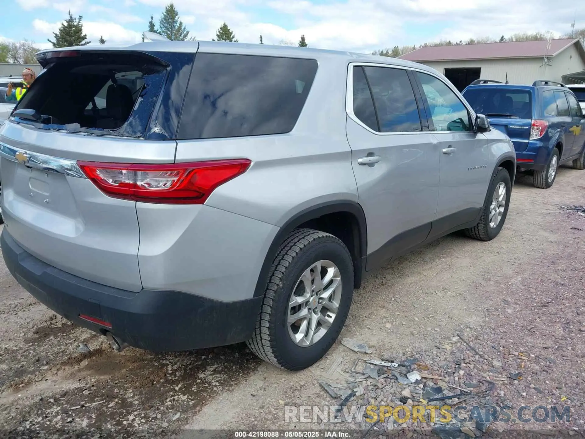 4 Photograph of a damaged car 1GNEVFKW7MJ108621 CHEVROLET TRAVERSE 2021