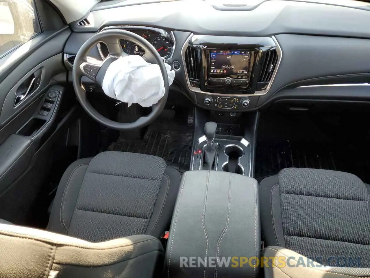 8 Photograph of a damaged car 1GNEVFKW8MJ109275 CHEVROLET TRAVERSE 2021