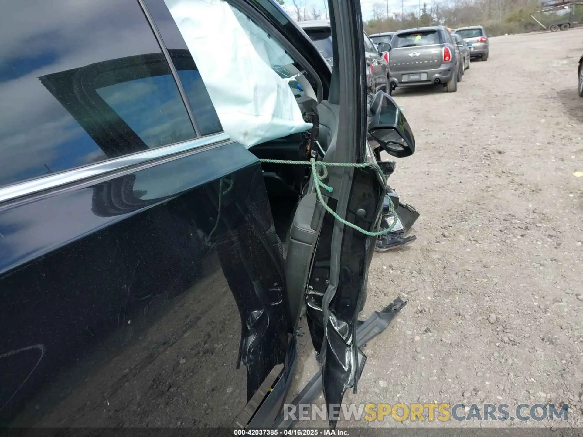 17 Photograph of a damaged car 1GNEVFKW9MJ191243 CHEVROLET TRAVERSE 2021