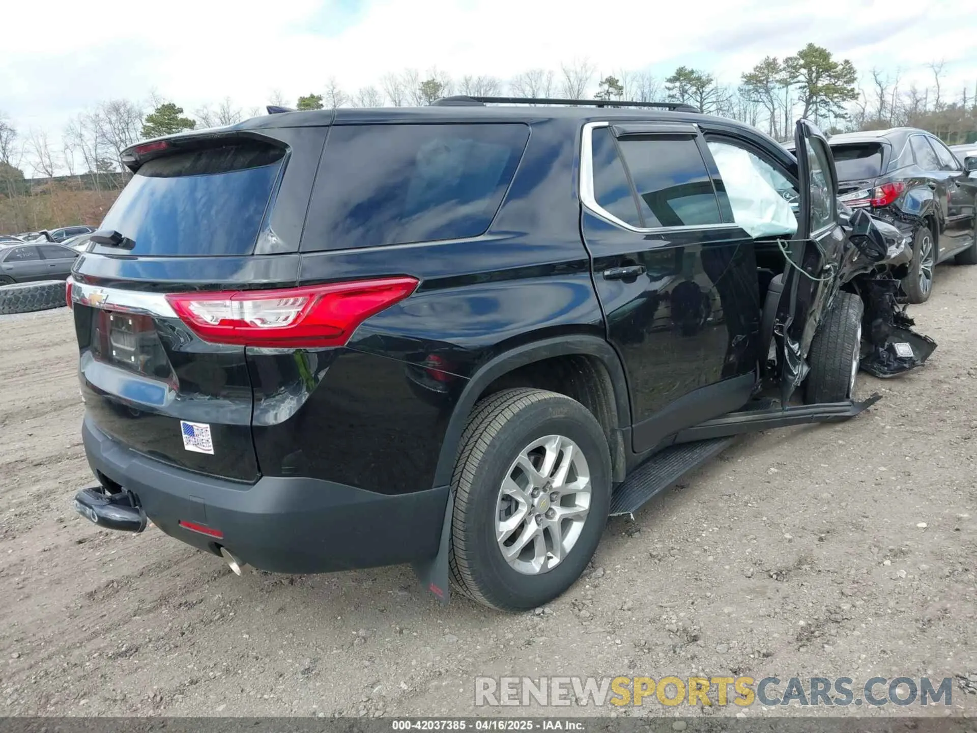 4 Photograph of a damaged car 1GNEVFKW9MJ191243 CHEVROLET TRAVERSE 2021