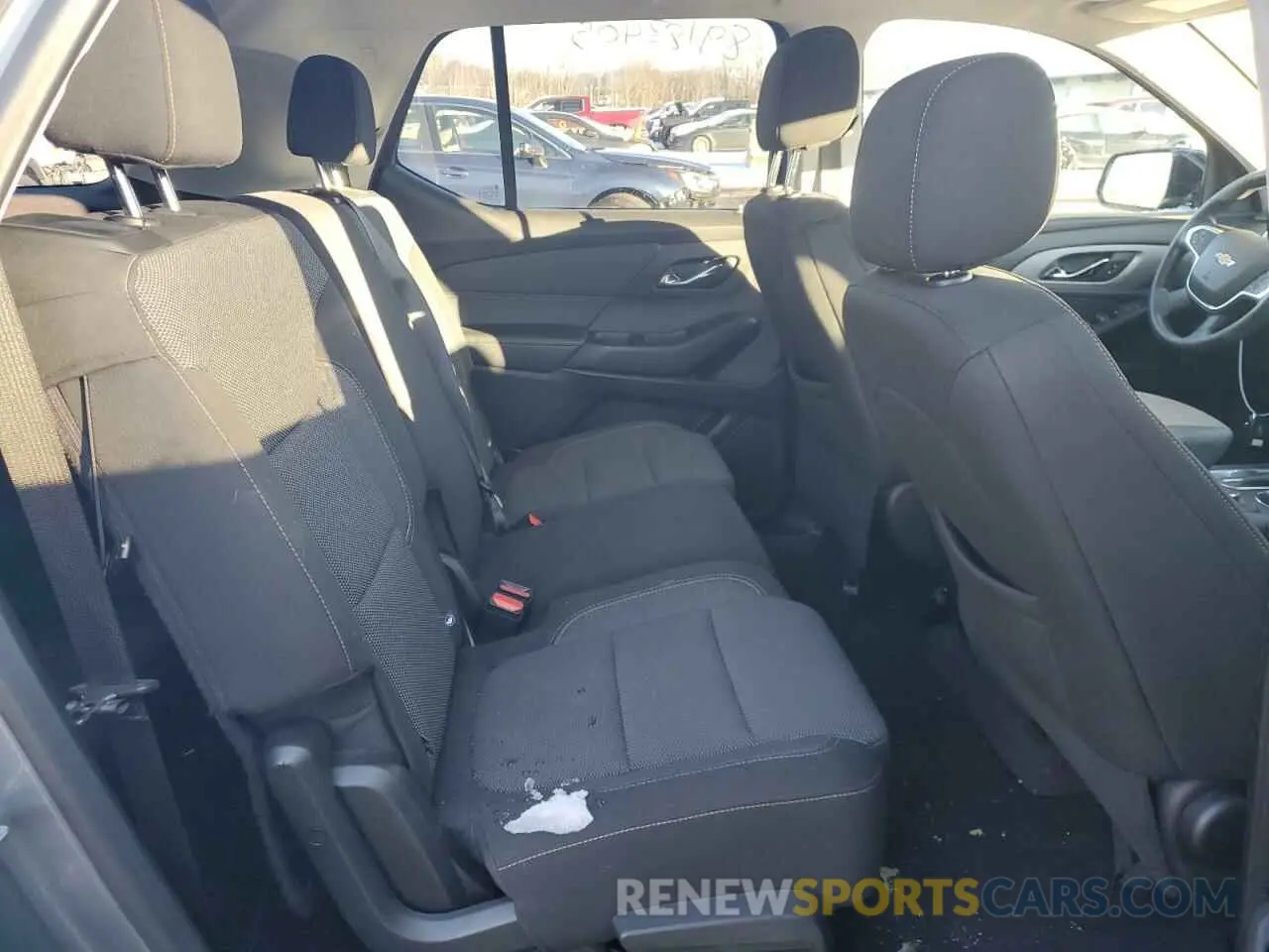 11 Photograph of a damaged car 1GNEVFKWXMJ104532 CHEVROLET TRAVERSE 2021