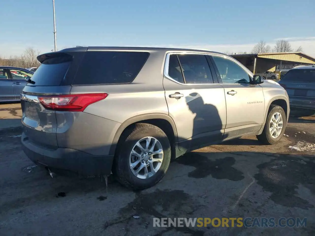 3 Photograph of a damaged car 1GNEVFKWXMJ104532 CHEVROLET TRAVERSE 2021