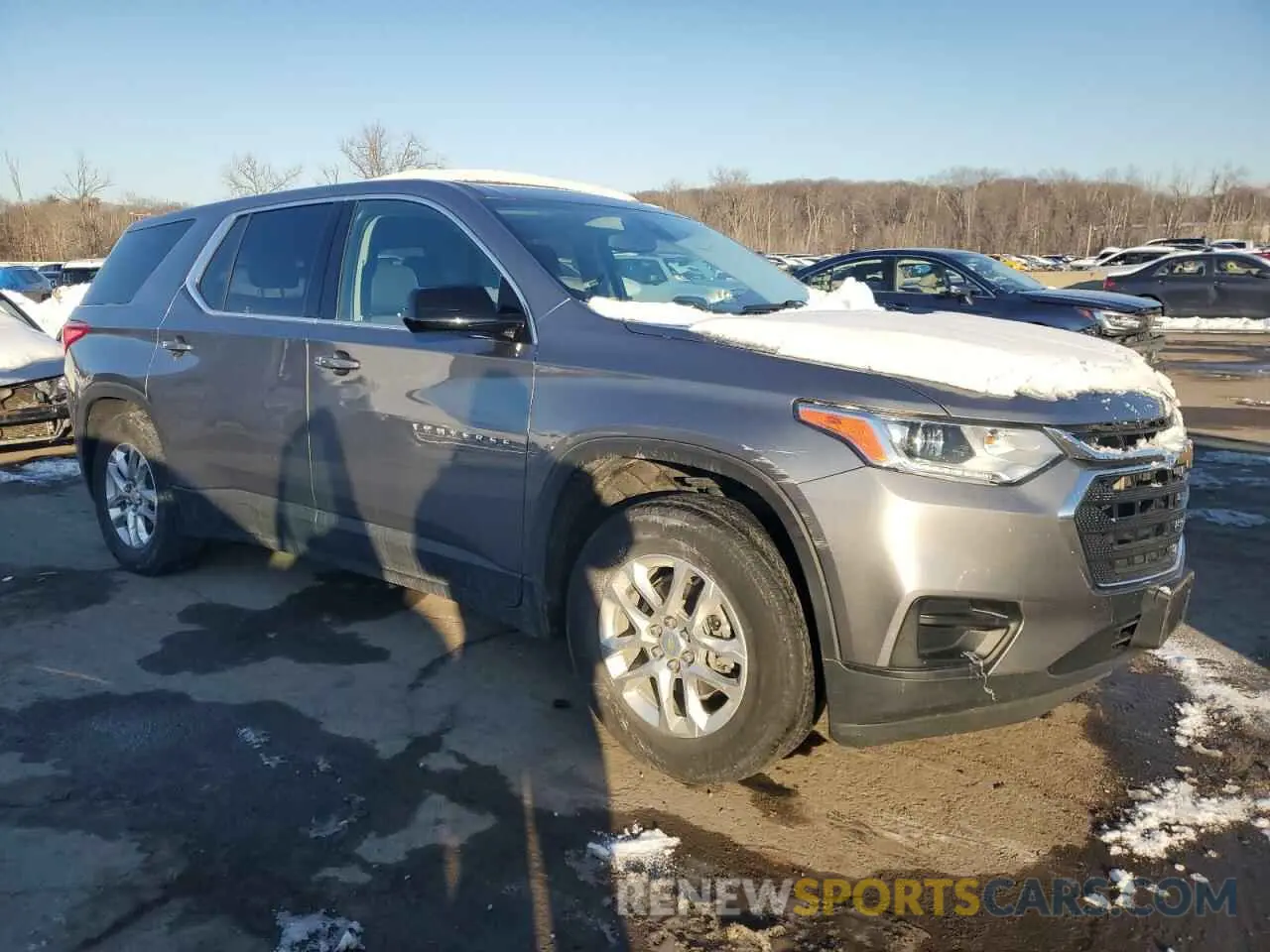 4 Photograph of a damaged car 1GNEVFKWXMJ104532 CHEVROLET TRAVERSE 2021
