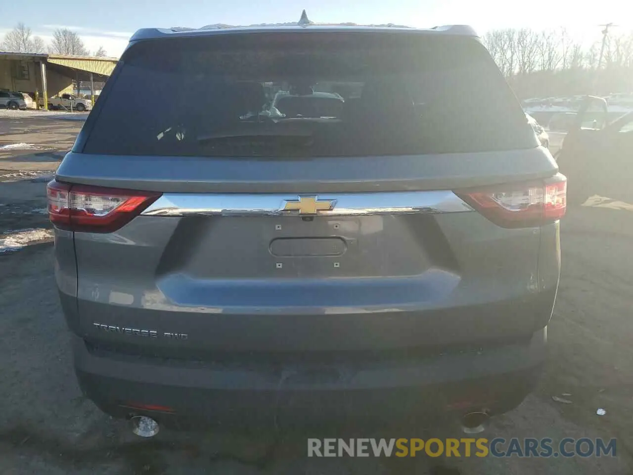 6 Photograph of a damaged car 1GNEVFKWXMJ104532 CHEVROLET TRAVERSE 2021