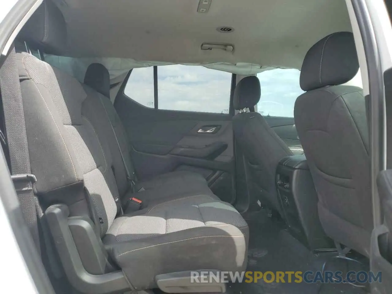 10 Photograph of a damaged car 1GNEVFKWXMJ242782 CHEVROLET TRAVERSE 2021