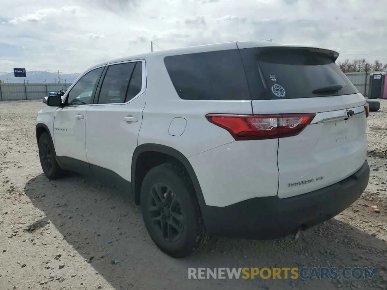 2 Photograph of a damaged car 1GNEVFKWXMJ242782 CHEVROLET TRAVERSE 2021