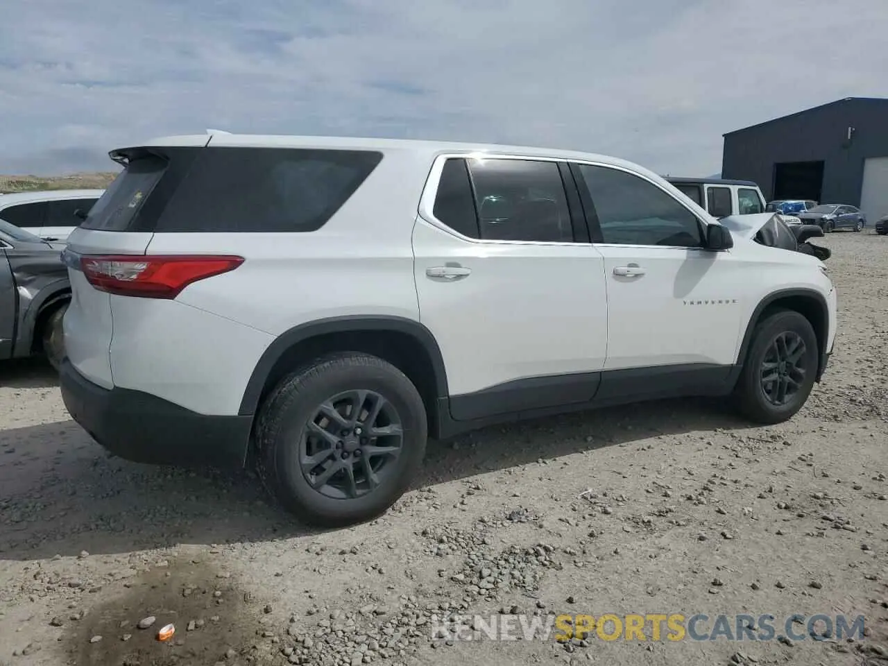 3 Photograph of a damaged car 1GNEVFKWXMJ242782 CHEVROLET TRAVERSE 2021