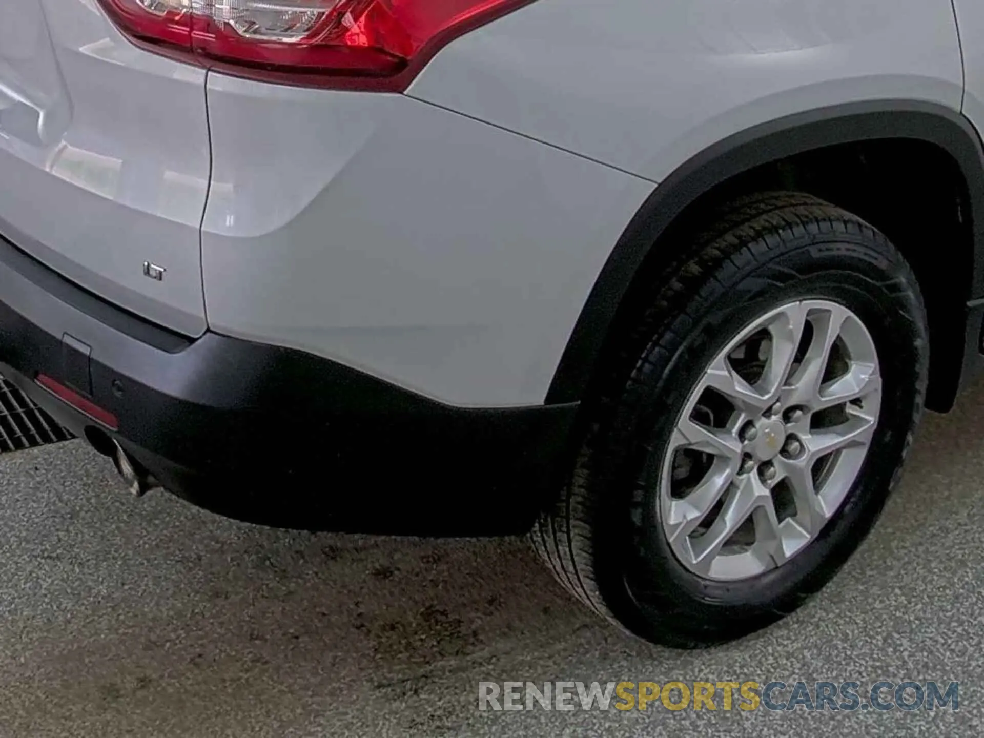 12 Photograph of a damaged car 1GNEVGKW0MJ158671 CHEVROLET TRAVERSE 2021