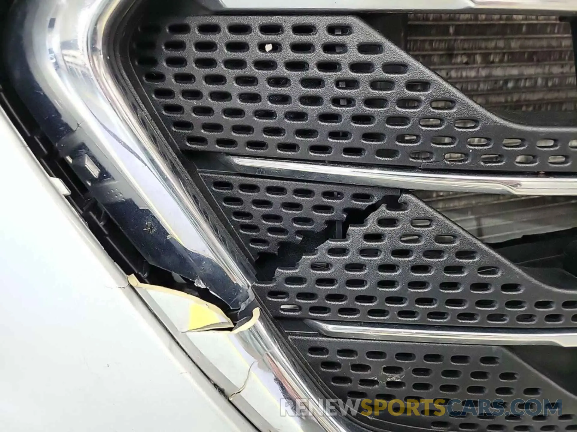 18 Photograph of a damaged car 1GNEVGKW0MJ158671 CHEVROLET TRAVERSE 2021