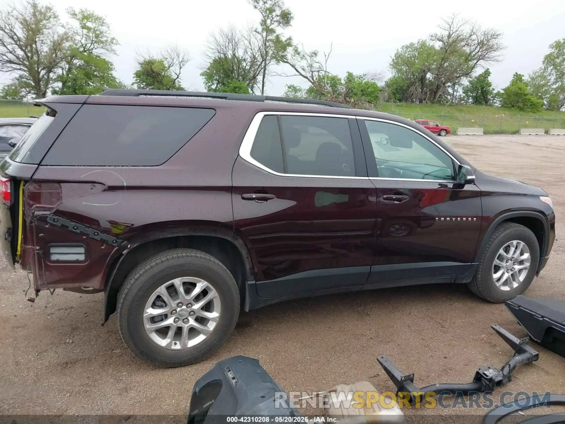 14 Photograph of a damaged car 1GNEVGKW0MJ205519 CHEVROLET TRAVERSE 2021