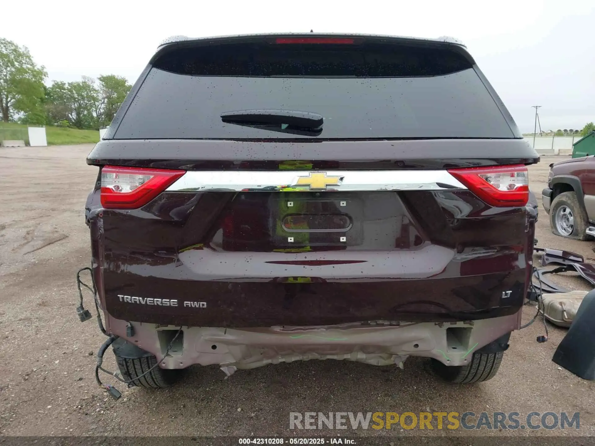 17 Photograph of a damaged car 1GNEVGKW0MJ205519 CHEVROLET TRAVERSE 2021