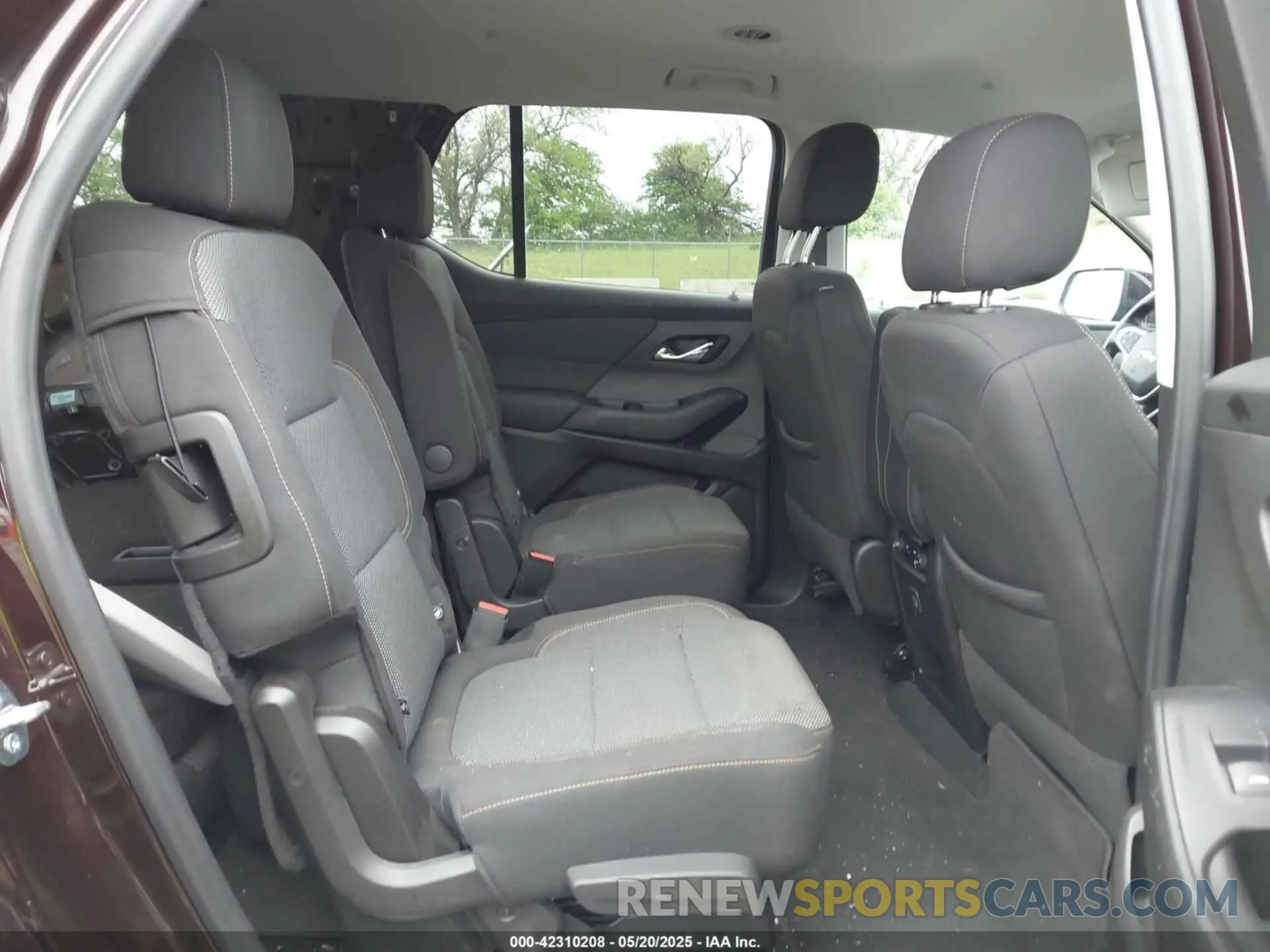 8 Photograph of a damaged car 1GNEVGKW0MJ205519 CHEVROLET TRAVERSE 2021