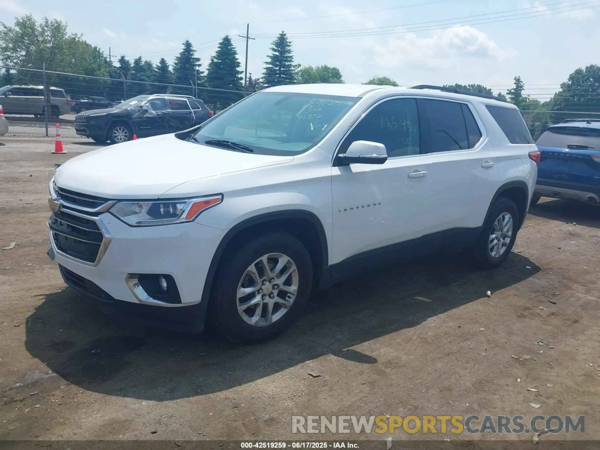 2 Photograph of a damaged car 1GNEVGKW1MJ141376 CHEVROLET TRAVERSE 2021
