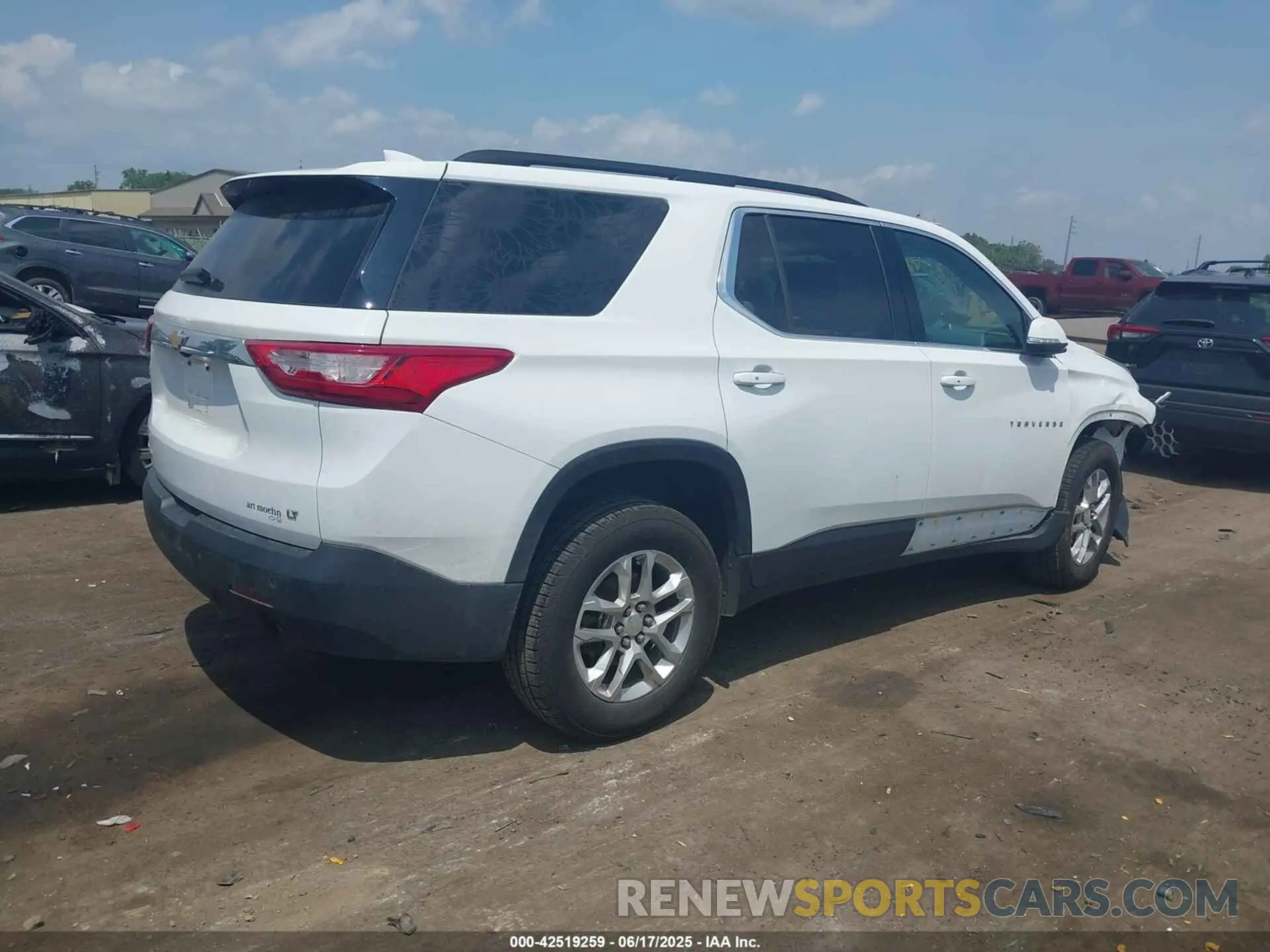 4 Photograph of a damaged car 1GNEVGKW1MJ141376 CHEVROLET TRAVERSE 2021