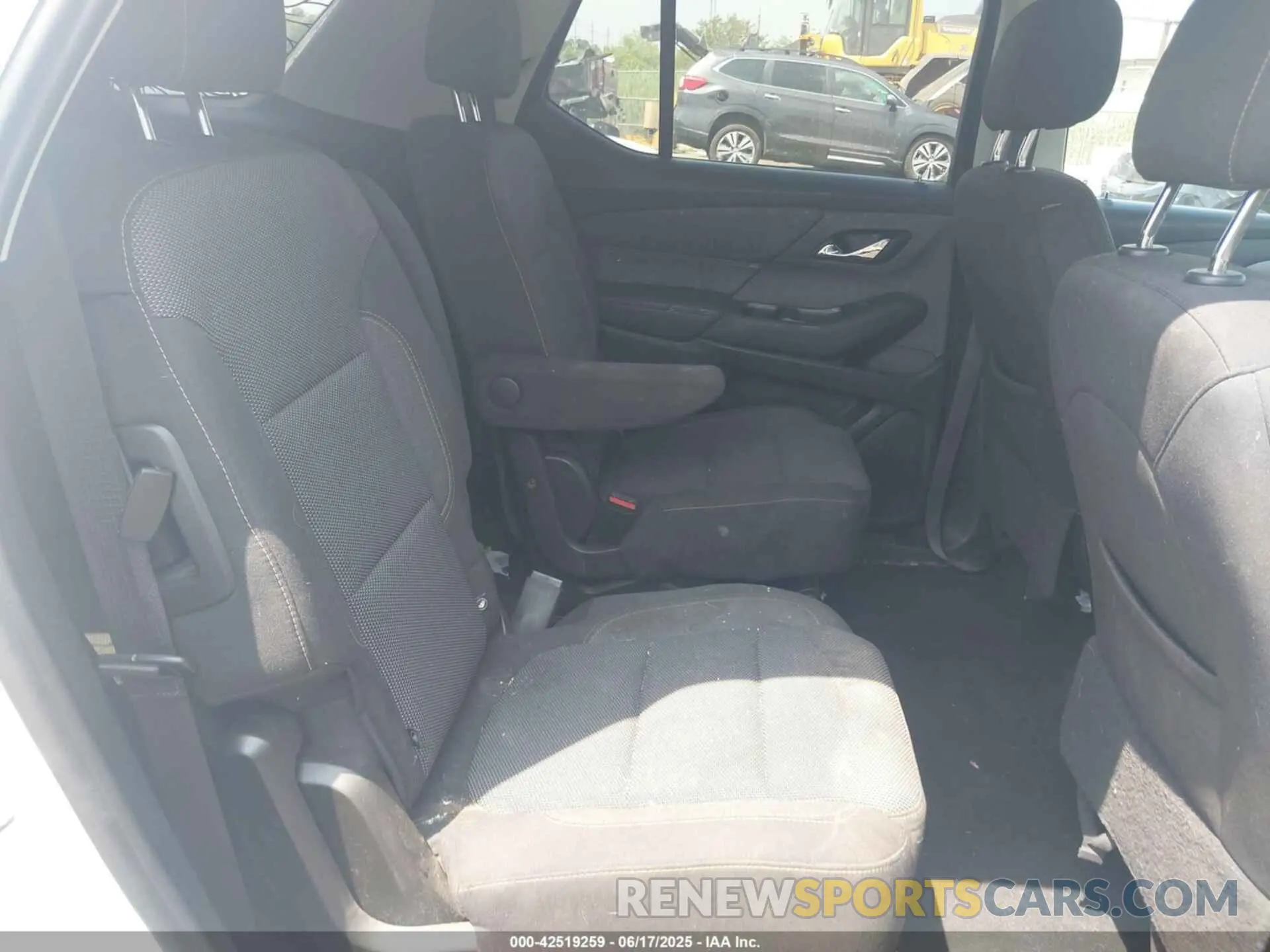 8 Photograph of a damaged car 1GNEVGKW1MJ141376 CHEVROLET TRAVERSE 2021