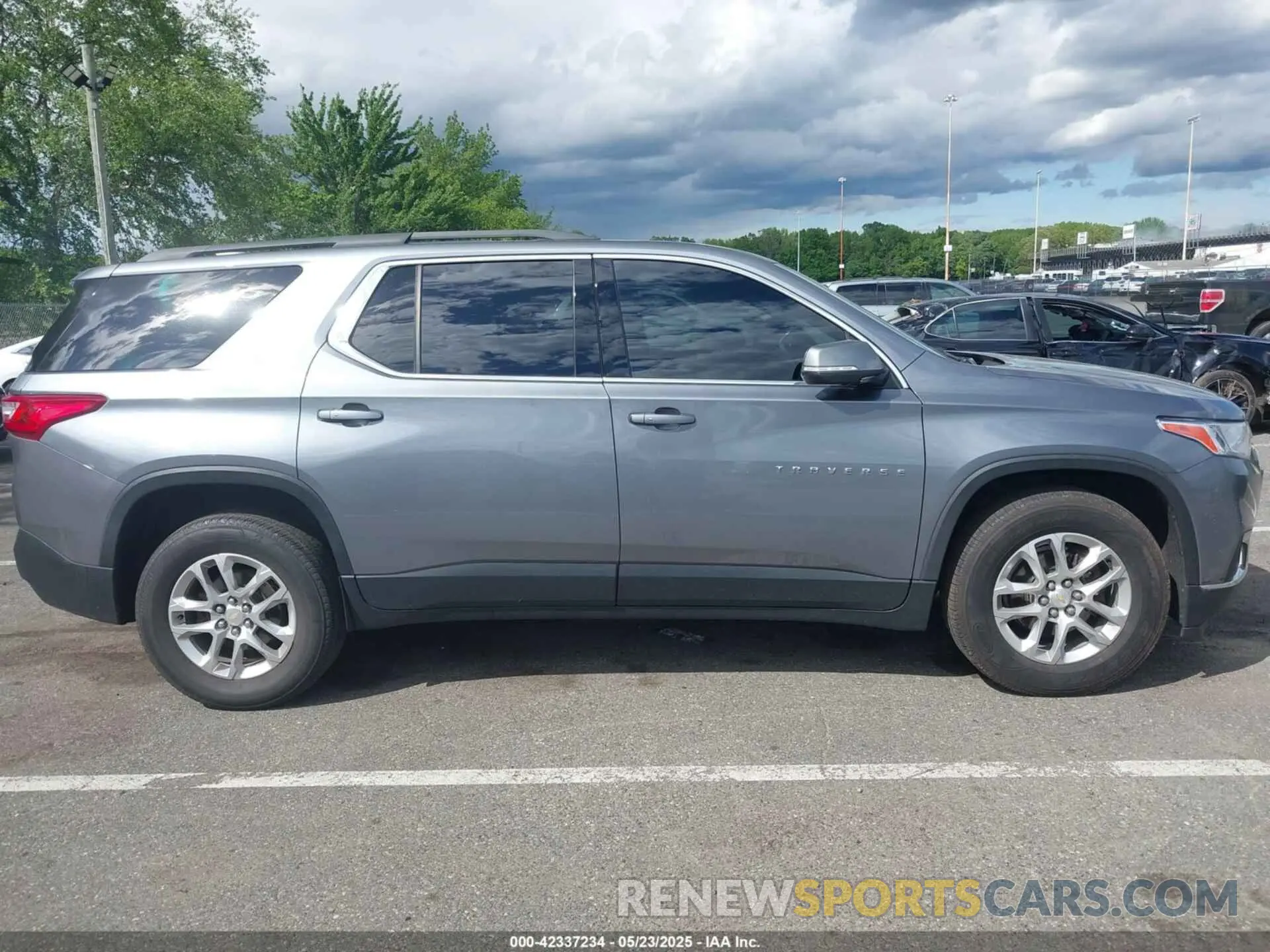 13 Photograph of a damaged car 1GNEVGKW1MJ146559 CHEVROLET TRAVERSE 2021