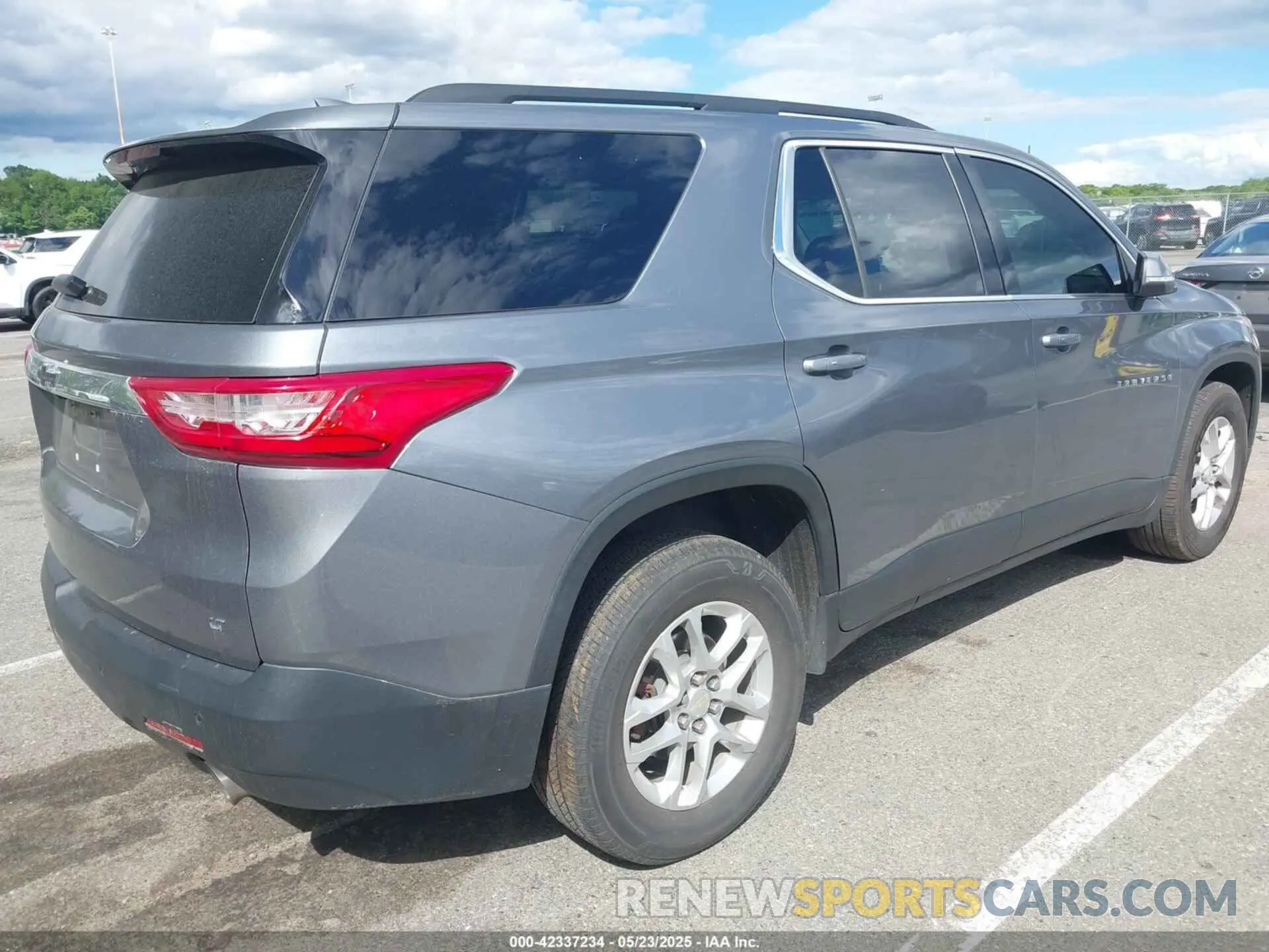 4 Photograph of a damaged car 1GNEVGKW1MJ146559 CHEVROLET TRAVERSE 2021
