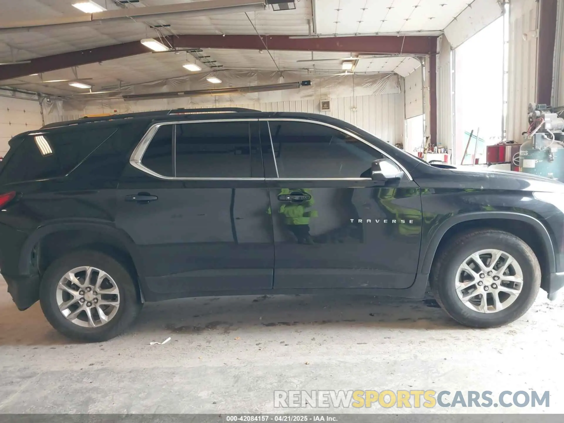 12 Photograph of a damaged car 1GNEVGKW1MJ153396 CHEVROLET TRAVERSE 2021