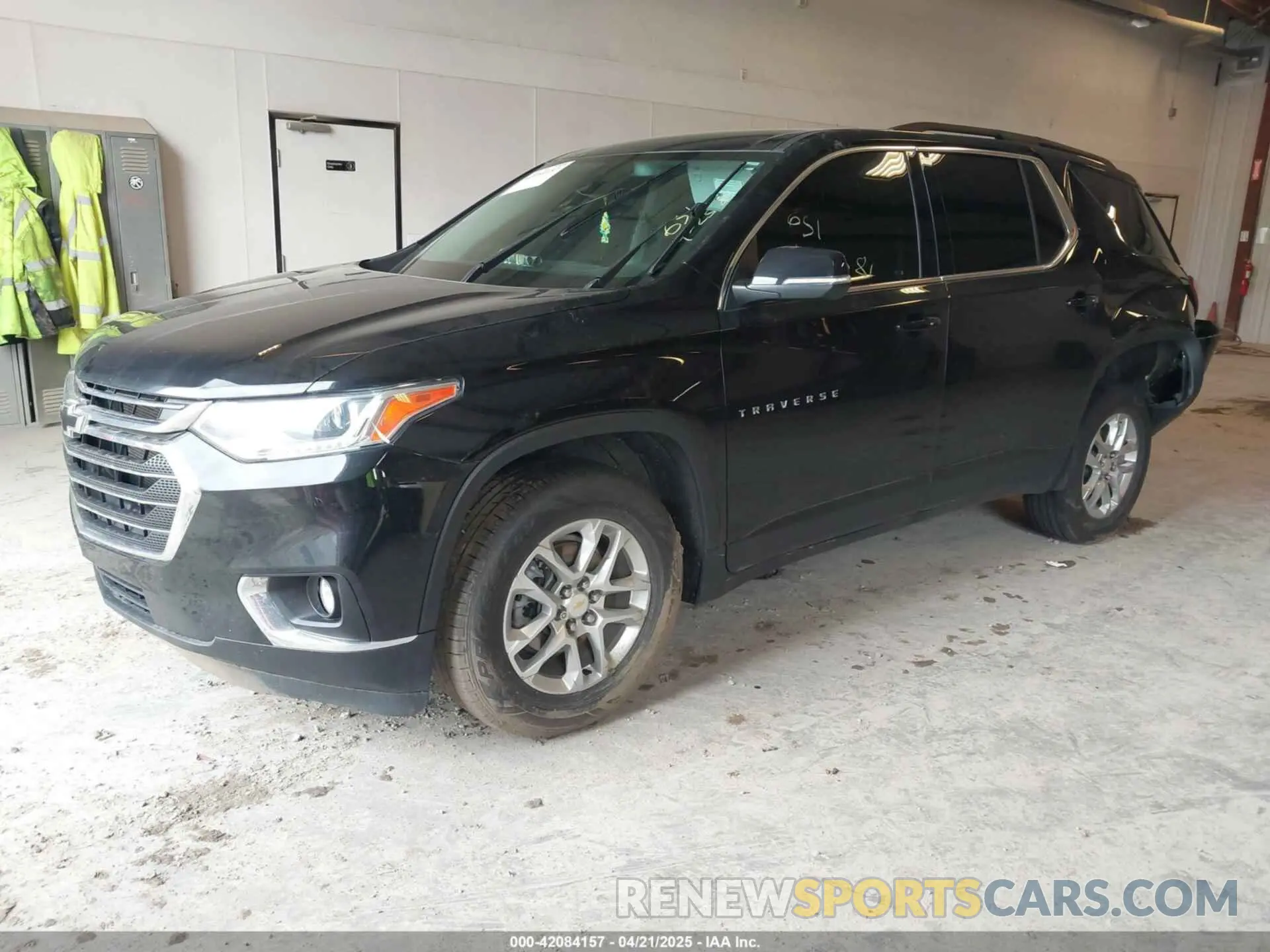 2 Photograph of a damaged car 1GNEVGKW1MJ153396 CHEVROLET TRAVERSE 2021