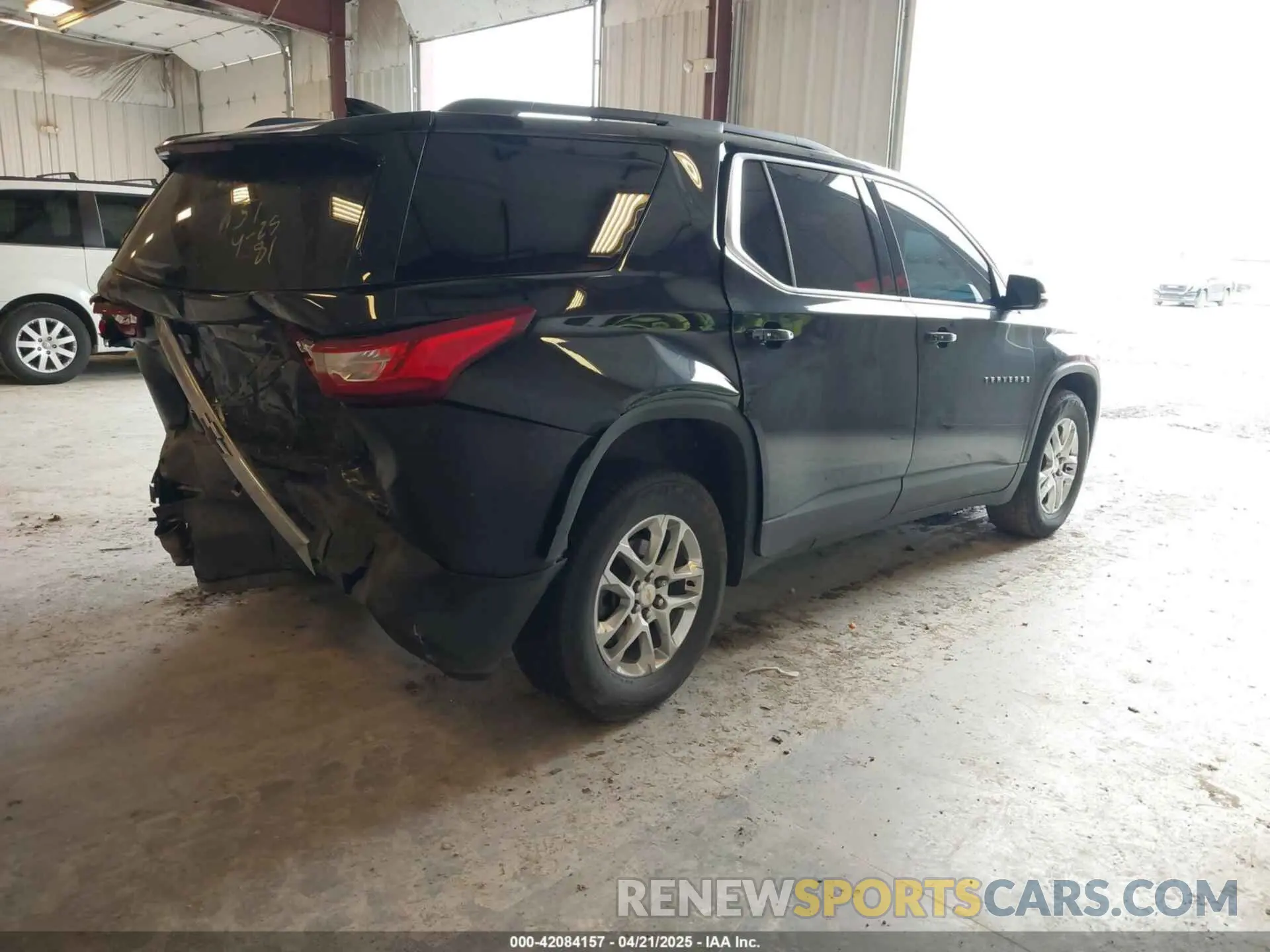 4 Photograph of a damaged car 1GNEVGKW1MJ153396 CHEVROLET TRAVERSE 2021