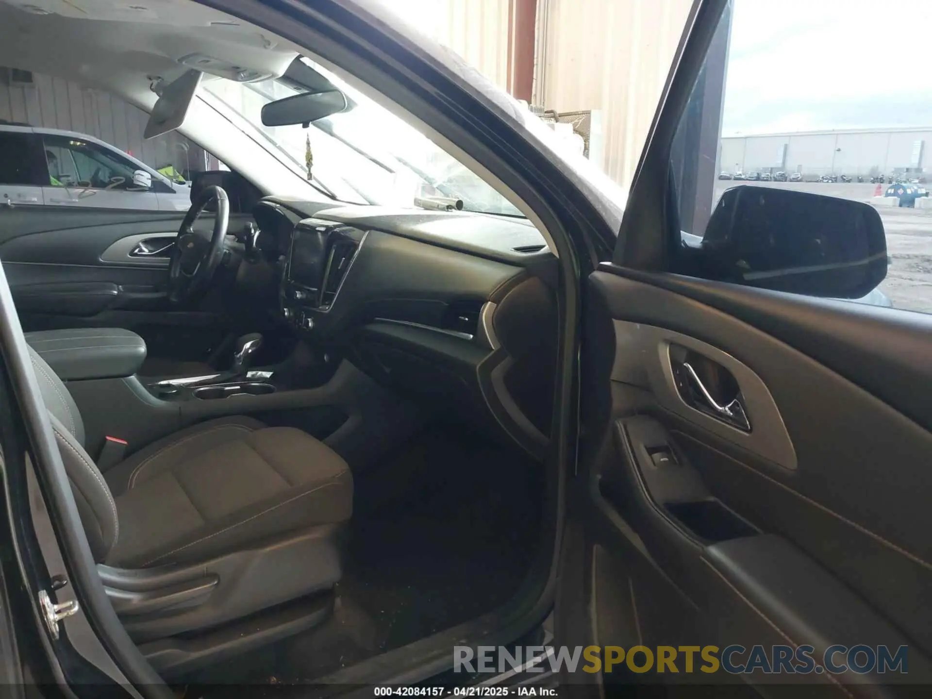 5 Photograph of a damaged car 1GNEVGKW1MJ153396 CHEVROLET TRAVERSE 2021