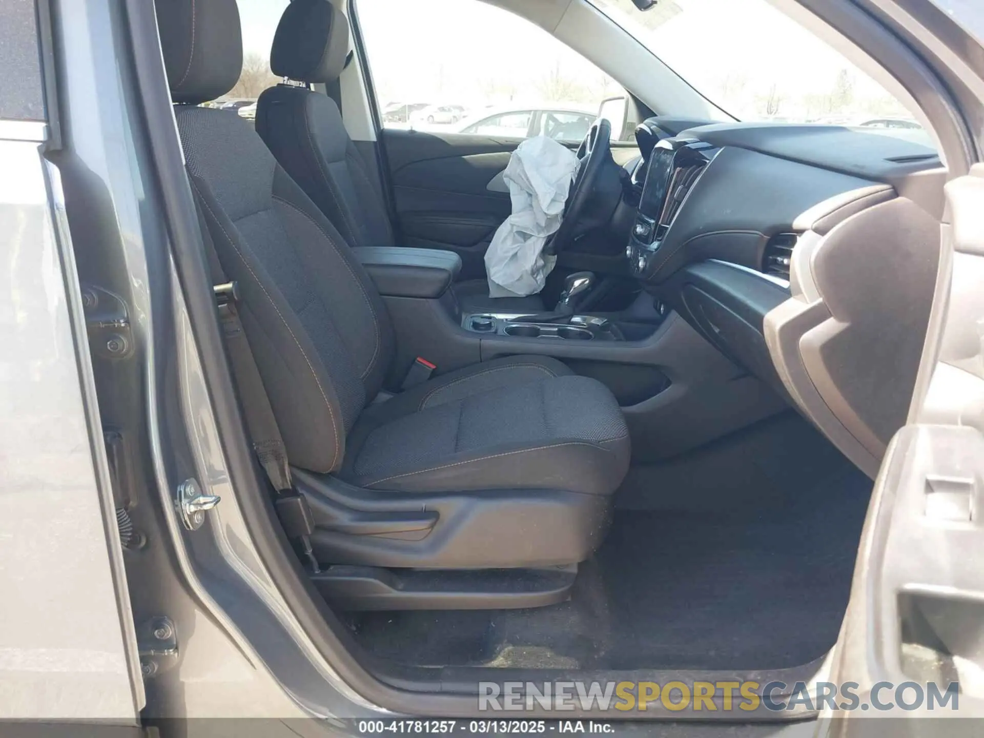 5 Photograph of a damaged car 1GNEVGKW1MJ197818 CHEVROLET TRAVERSE 2021