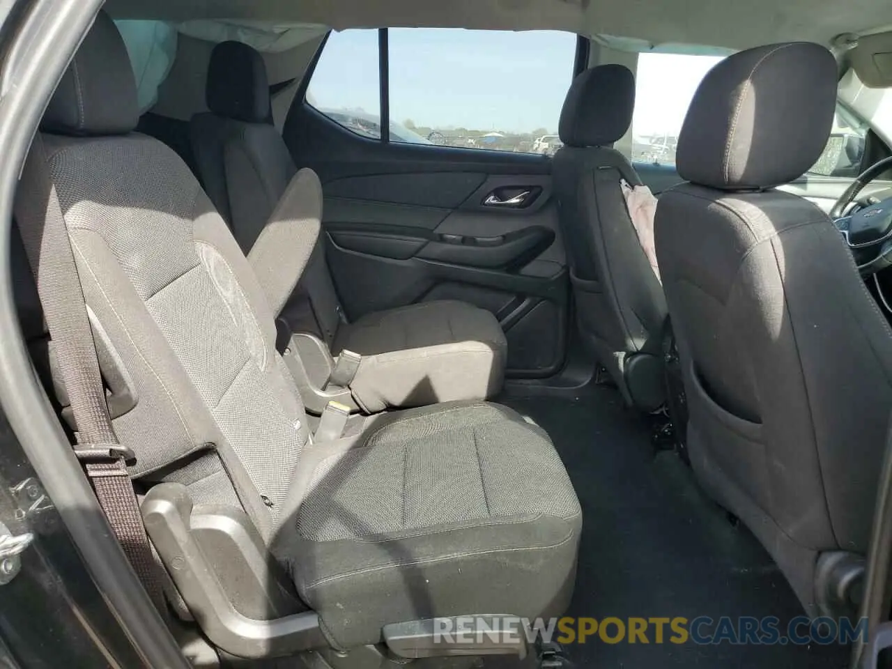 11 Photograph of a damaged car 1GNEVGKW1MJ236861 CHEVROLET TRAVERSE 2021