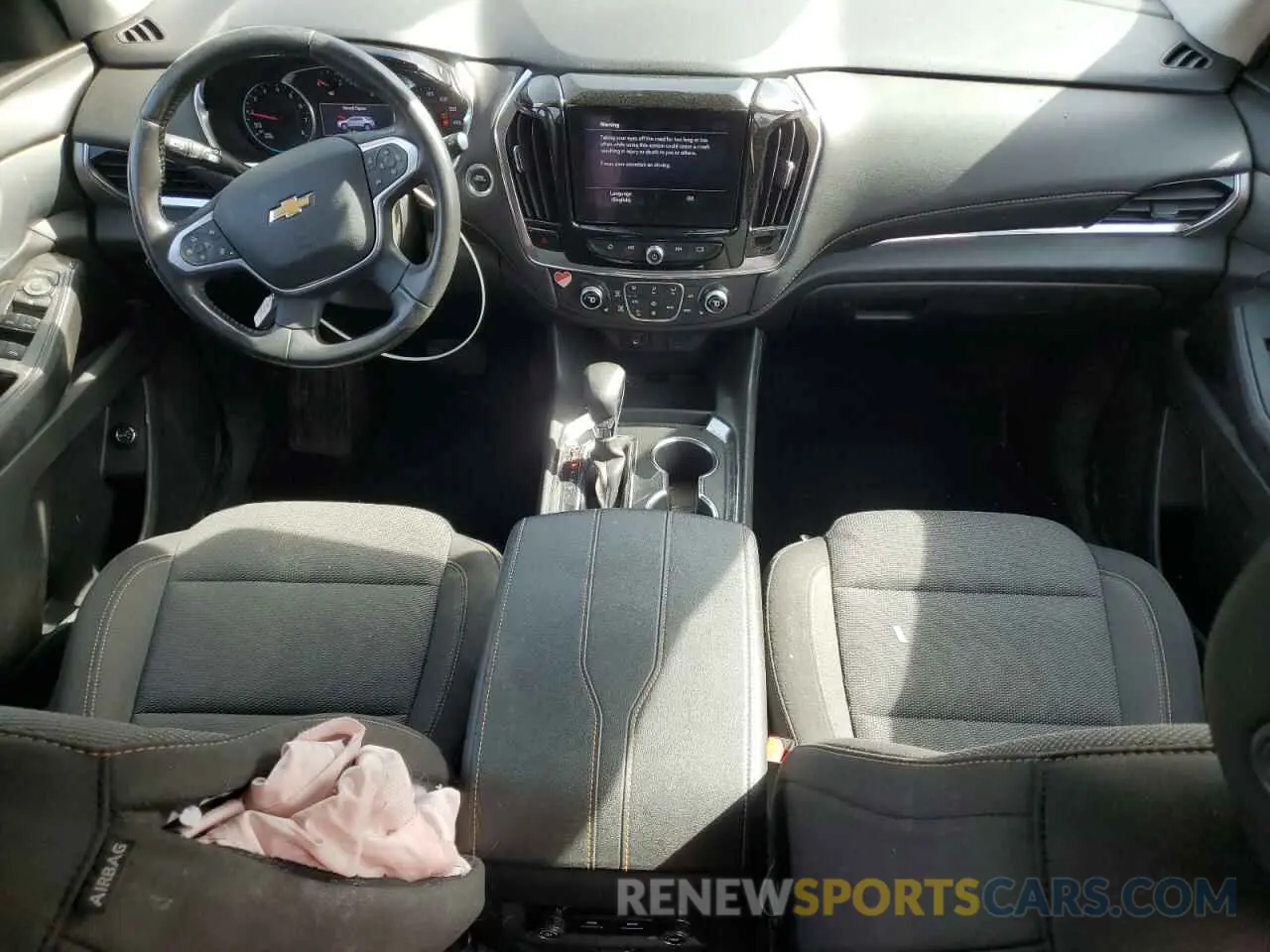 8 Photograph of a damaged car 1GNEVGKW1MJ236861 CHEVROLET TRAVERSE 2021
