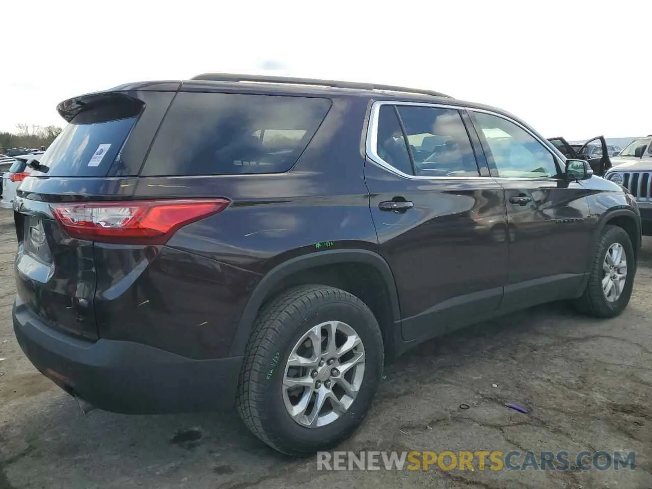 3 Photograph of a damaged car 1GNEVGKW2MJ257833 CHEVROLET TRAVERSE 2021