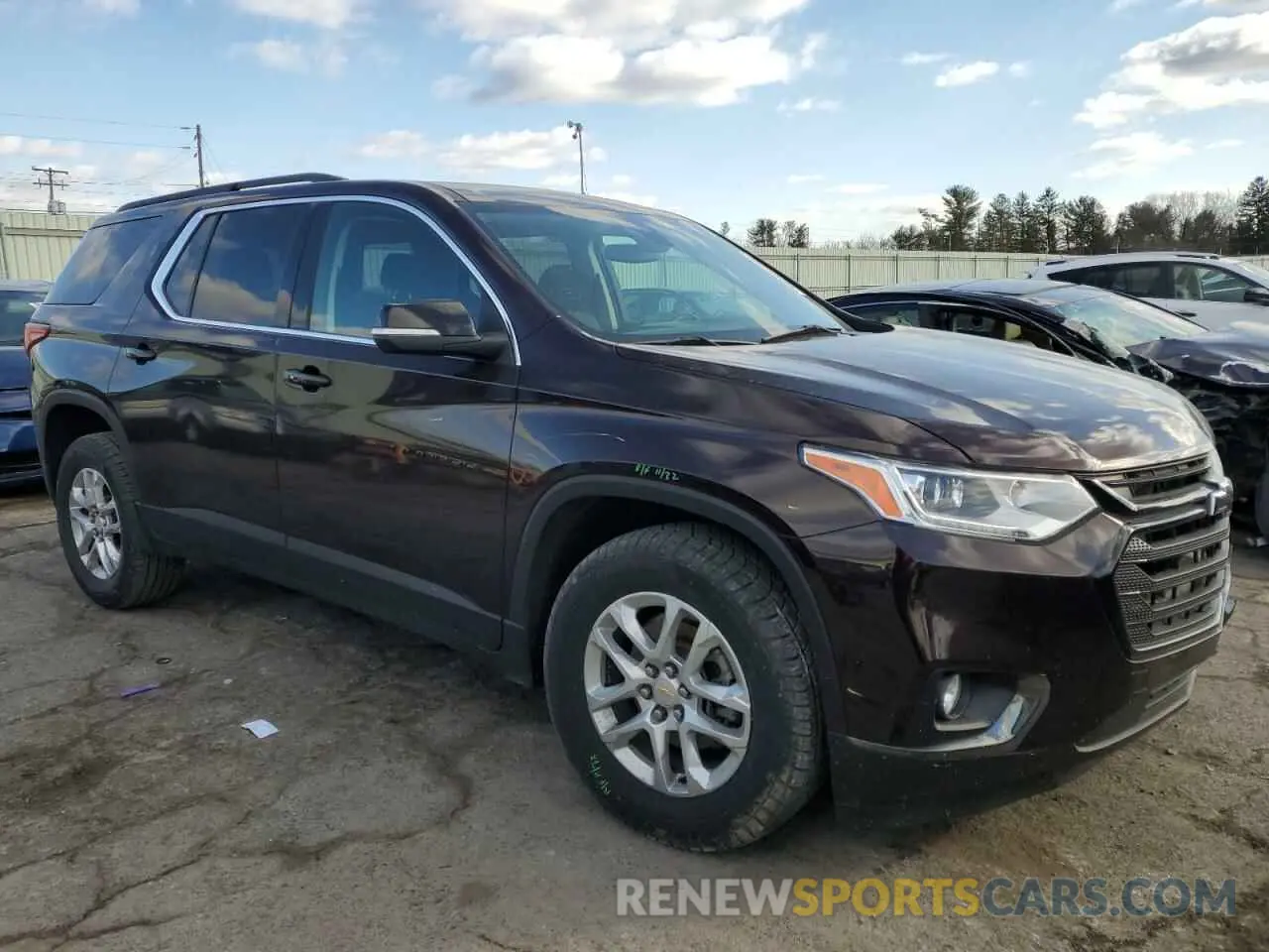 4 Photograph of a damaged car 1GNEVGKW2MJ257833 CHEVROLET TRAVERSE 2021