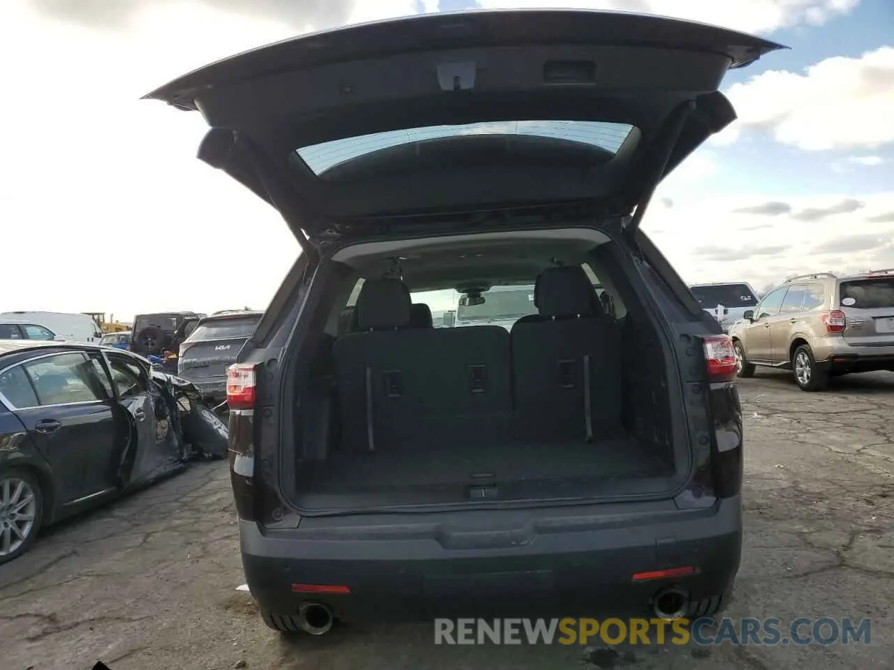 6 Photograph of a damaged car 1GNEVGKW2MJ257833 CHEVROLET TRAVERSE 2021