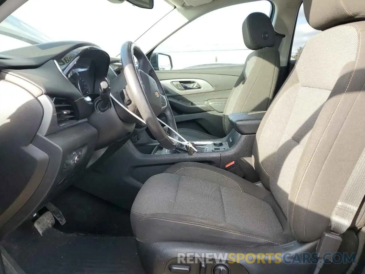 7 Photograph of a damaged car 1GNEVGKW2MJ257833 CHEVROLET TRAVERSE 2021