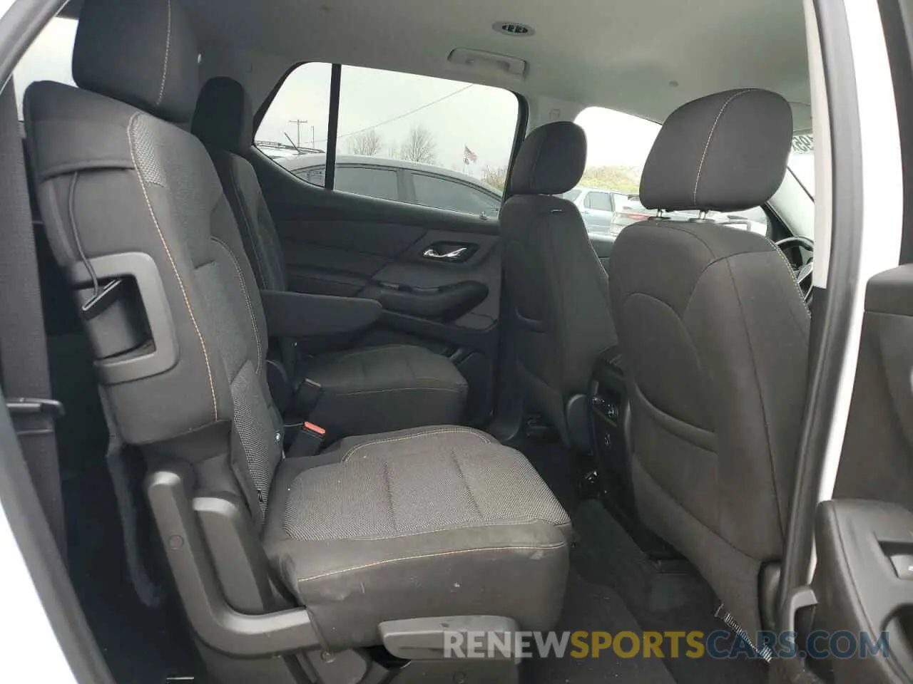 11 Photograph of a damaged car 1GNEVGKW3MJ135420 CHEVROLET TRAVERSE 2021