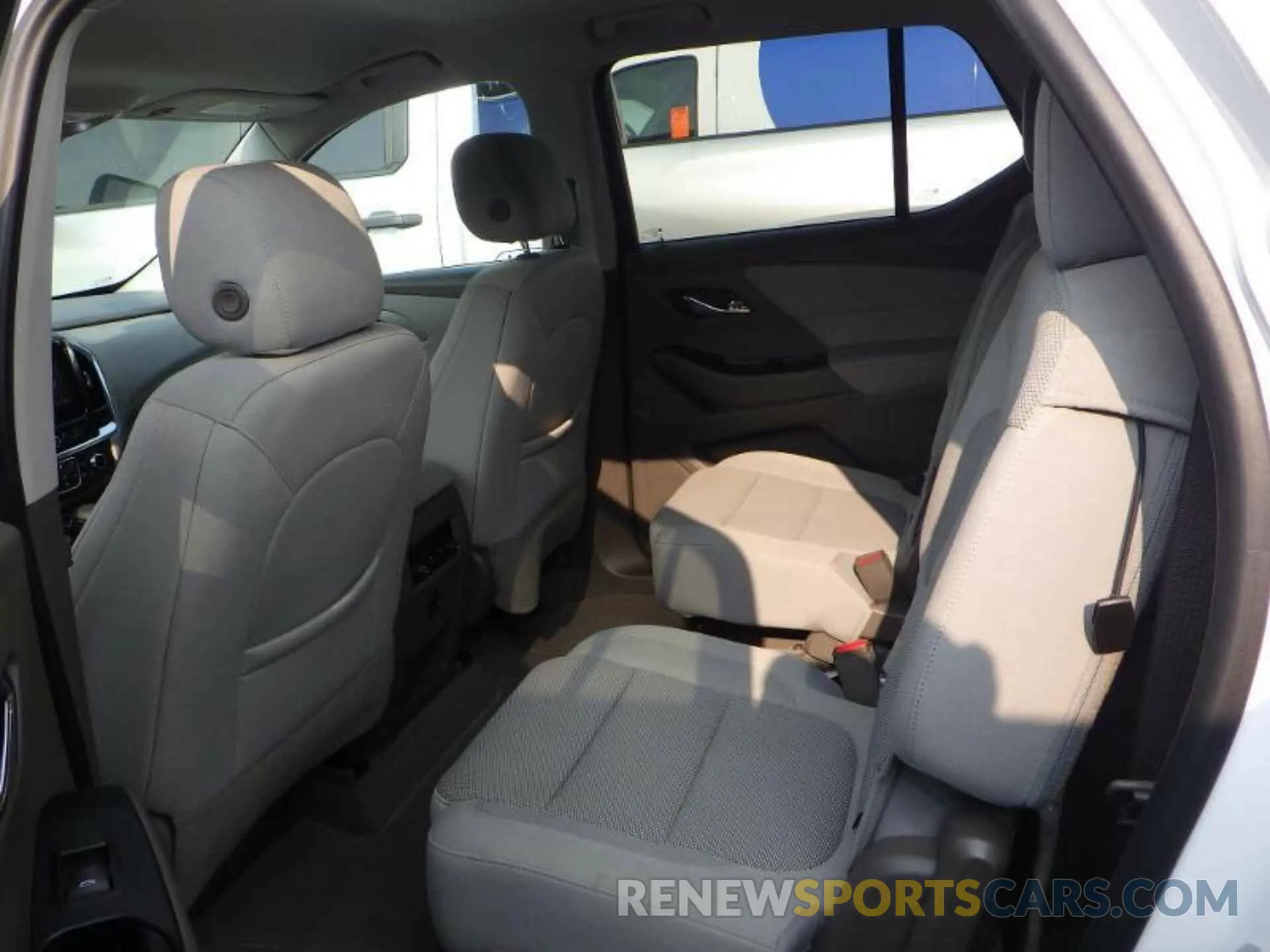 4 Photograph of a damaged car 1GNEVGKW4MJ158687 CHEVROLET TRAVERSE 2021