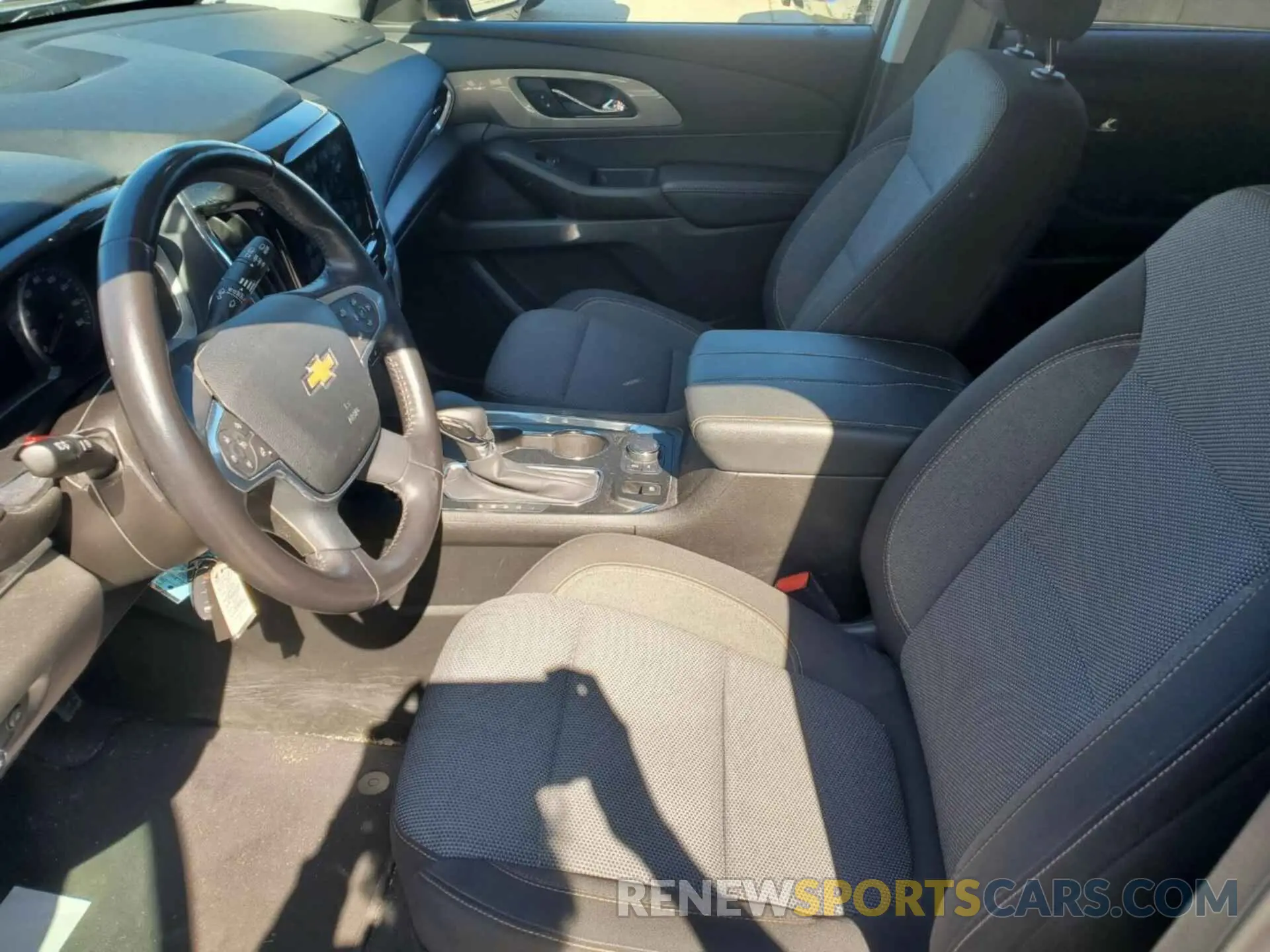 17 Photograph of a damaged car 1GNEVGKW4MJ184643 CHEVROLET TRAVERSE 2021