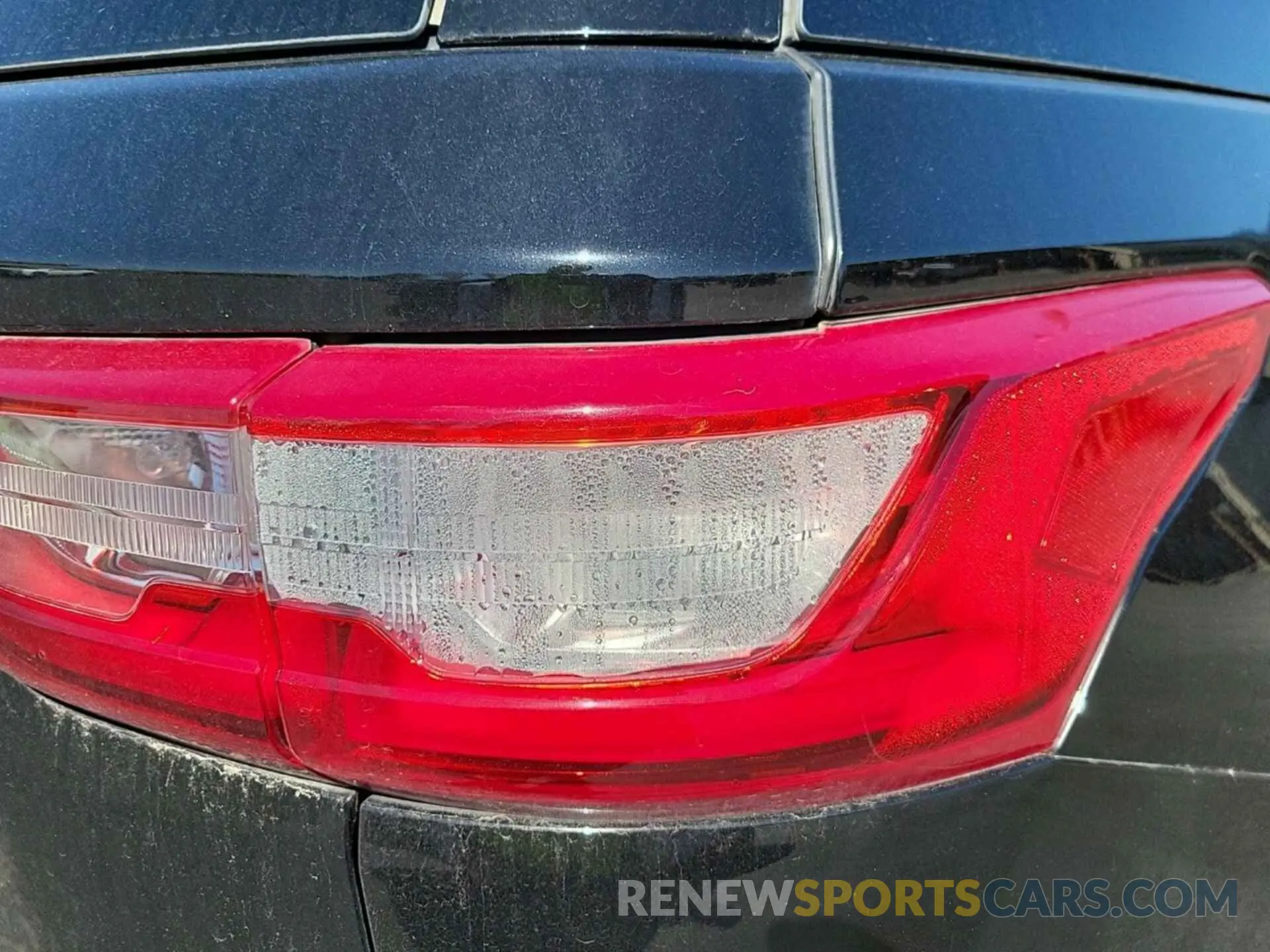 33 Photograph of a damaged car 1GNEVGKW4MJ188577 CHEVROLET TRAVERSE 2021